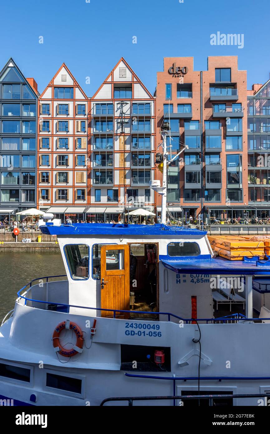 GDANSK, POLONIA - 13 giugno 2021: Gdansk, Polonia - 13 2021 giugno 'il nuovo edificio nel centro storico di Gdansk' Foto Stock