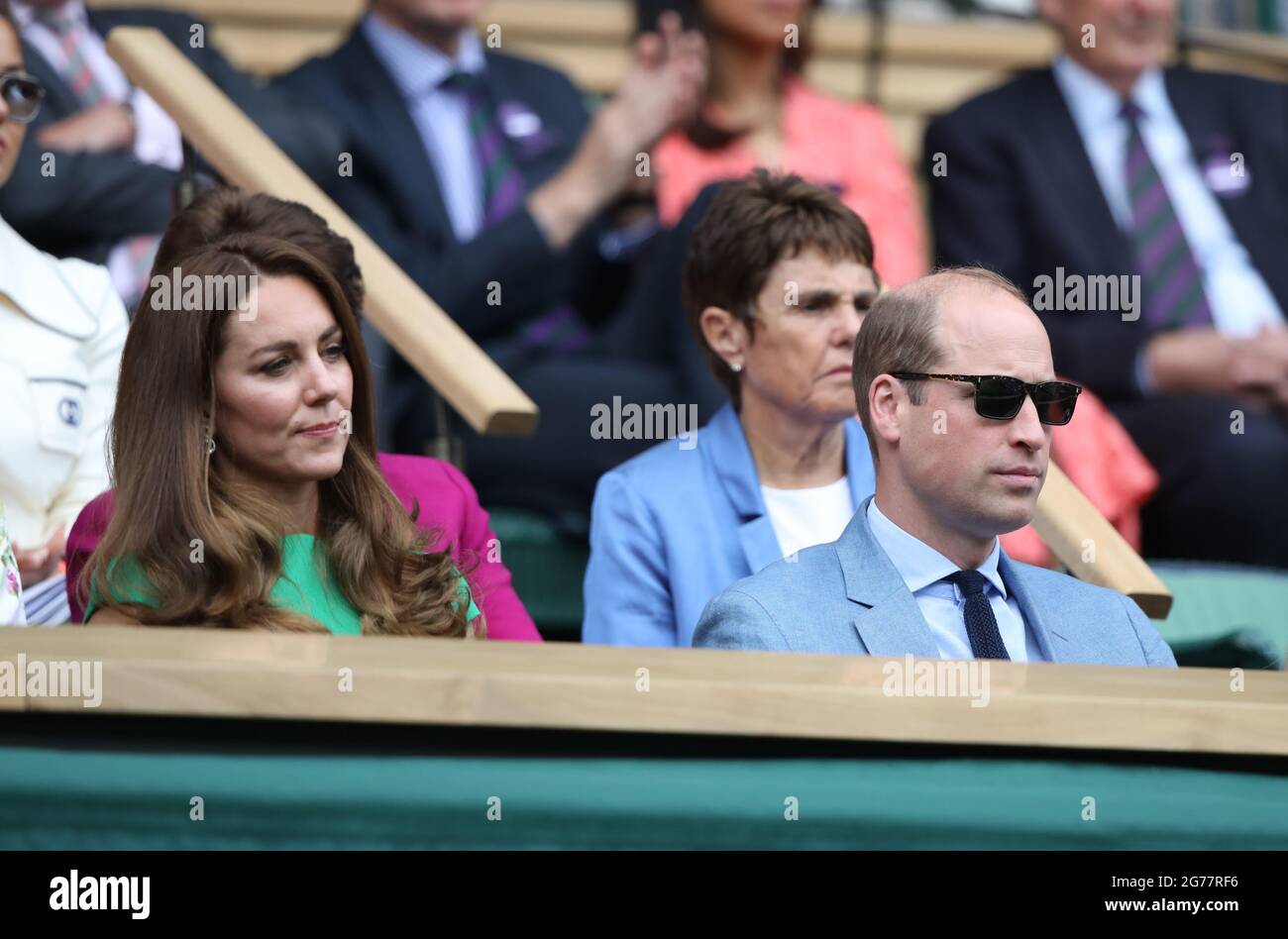 Londra, Regno Unito. 10 luglio 2021. Catherine la Duchessa di Cambridge, e il Principe William il Duca di Cambridge, a Wimbledon il giorno della finale delle Signore, con la finale che si svolge a Center Court tra Ashleigh Barty e Karolina Pliskova, che Barty ha vinto con 2 set a 1. Wimbledon Day Twelve Credit: Paul Marriott/Alamy Live News Foto Stock