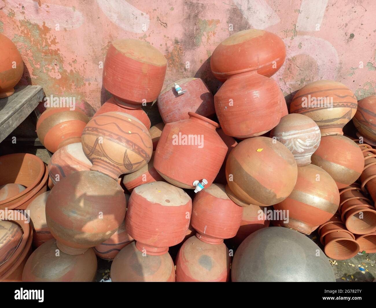 La ceramica di argilla sta mostrando sul bordo della strada a Jaipur, Rajasthan, India Foto Stock