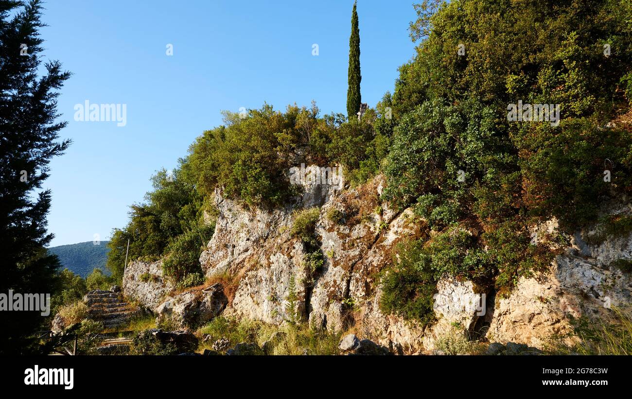 Isole IONIE, Ithaca, Scuola di Omero, Schules des Omero, possibile palazzo di Odysseus, rovine, edifici, muri in pietra Foto Stock