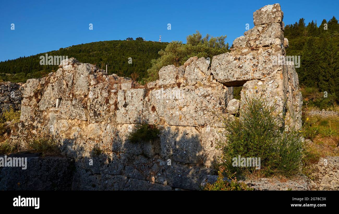 Isole IONIE, Ithaca, Scuola di Omero, Schules des Omero, possibile palazzo di Odysseus, rovine, edifici, muri in pietra Foto Stock