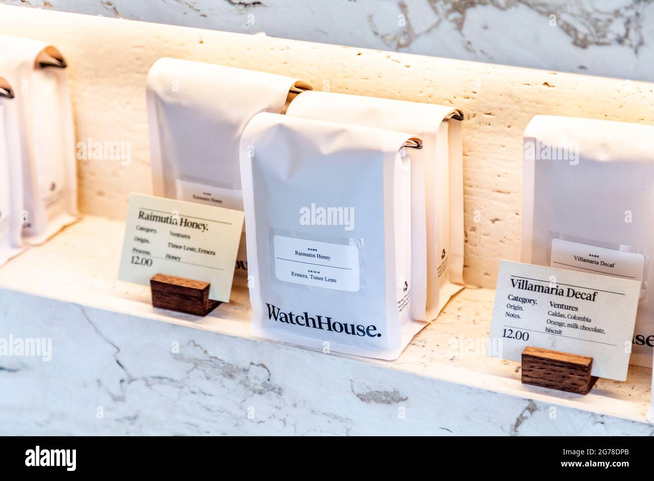 Vendita artigianale di caffè presso la caffetteria WatchHouse, Bermondsey Steet, Londra, Regno Unito Foto Stock