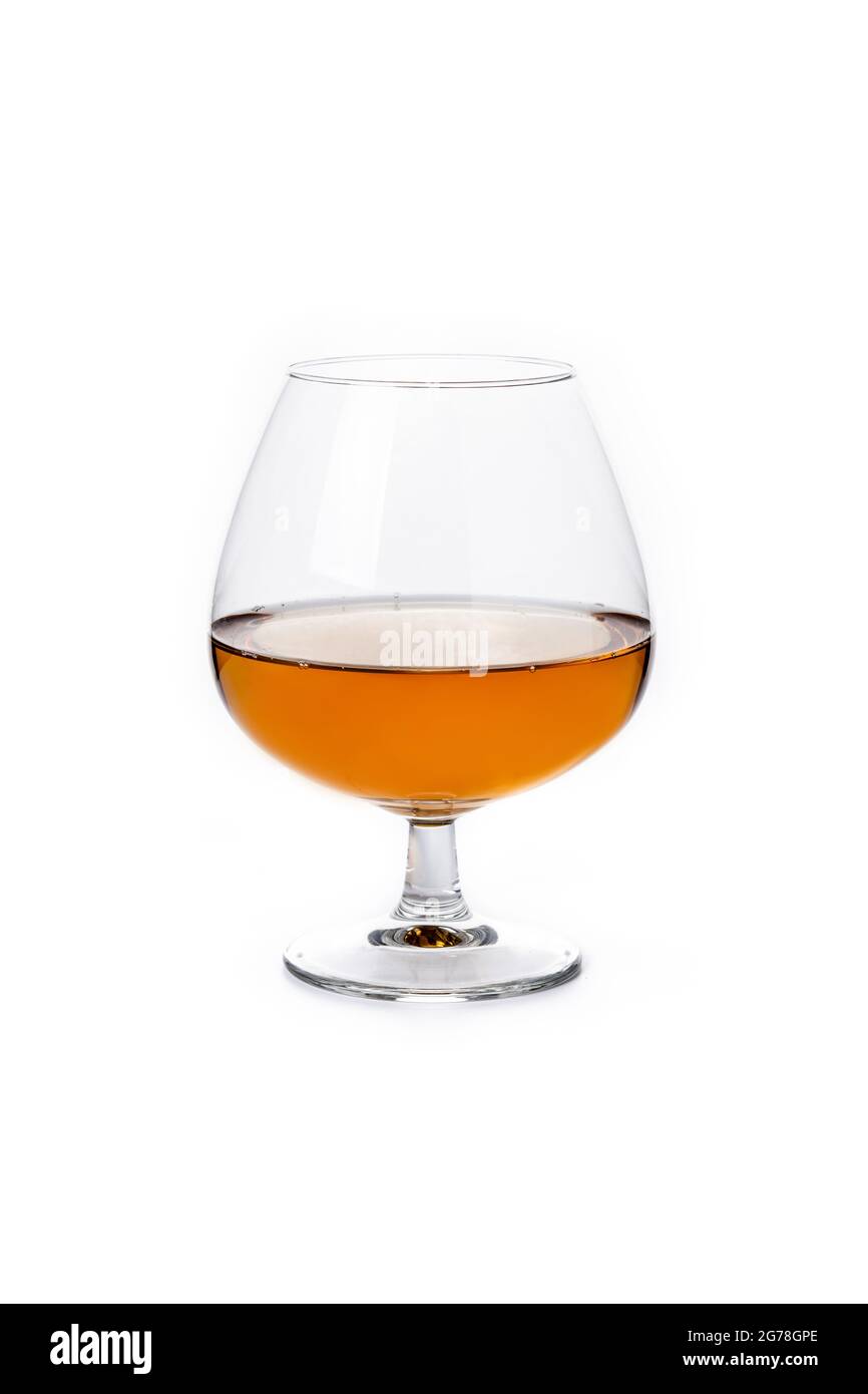 Bevanda cognac isolata su sfondo bianco Foto Stock