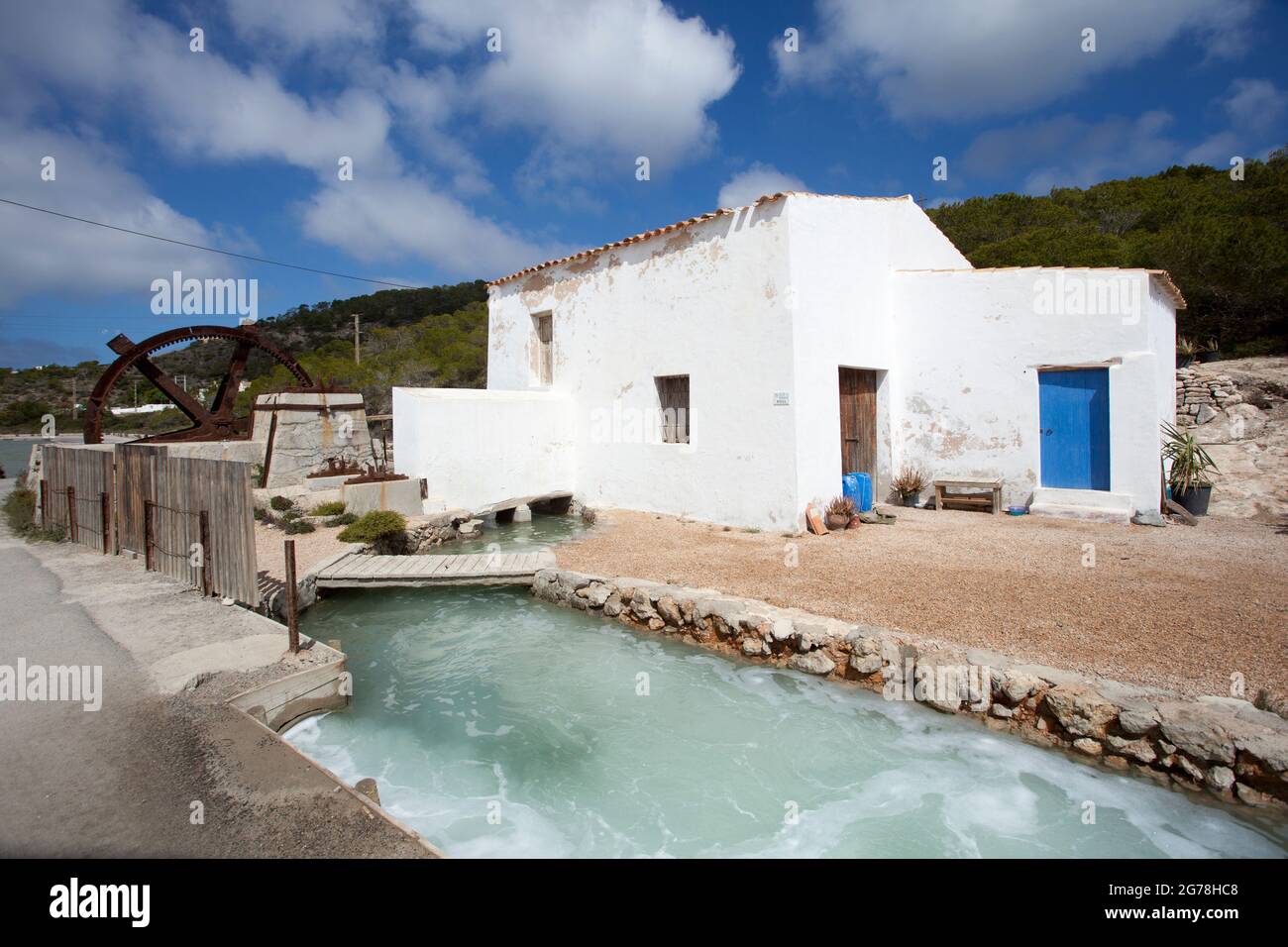 Antico mulino ad acqua nel campo del sale, es Cavallet, Ses Salines, Ibiza Foto Stock
