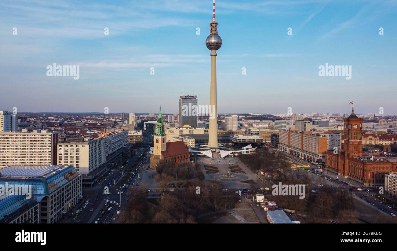 Alexanderplatz e la Torre della TV a Berlino - fotografia urbana Foto Stock