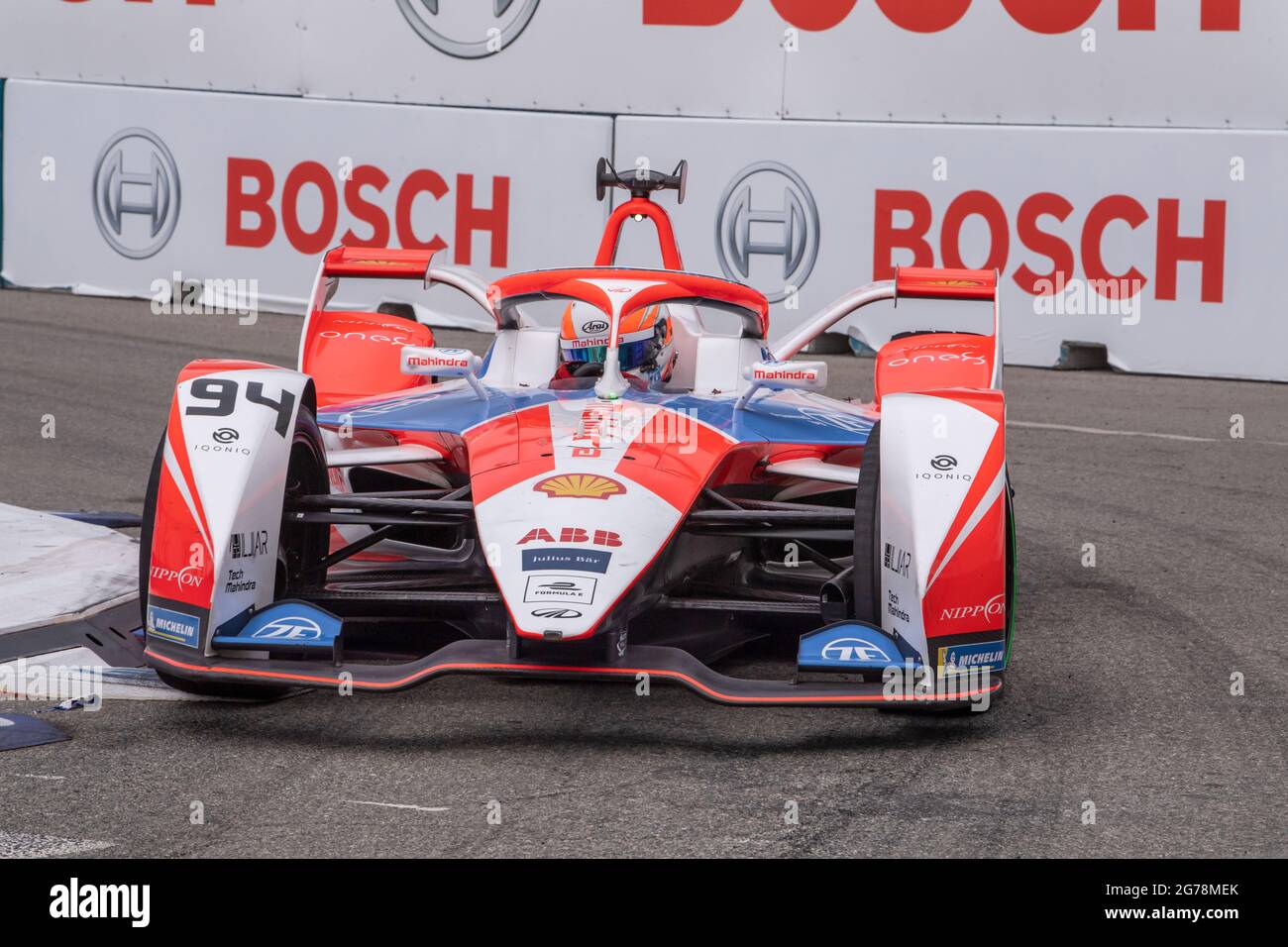 New York, Stati Uniti. 10 luglio 2021. Alex Lynn (auto n. 94) del Mahindra Racing guida durante le prove per il Campionato ABB FIA Formula e, New York City e-Prix Round 10 nel quartiere Brooklyn di New York City. (Foto di Ron Adar/SOPA Images/Sipa USA) Credit: Sipa USA/Alamy Live News Foto Stock