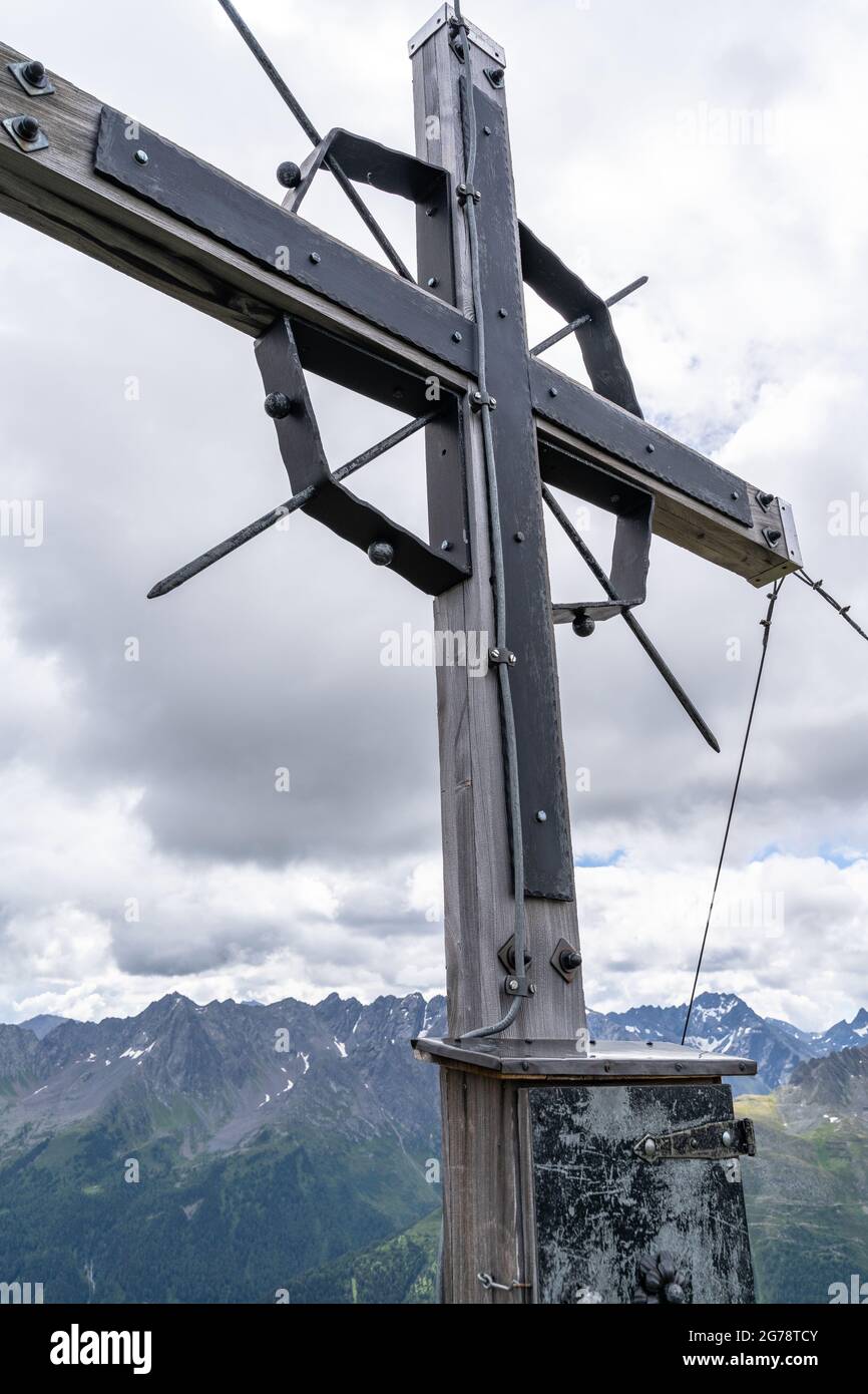 Europa, Austria, Tirolo, Verwall, Paznaun, Galtür, Friedrichshafener Hut, cima croce Hohe Keads Foto Stock