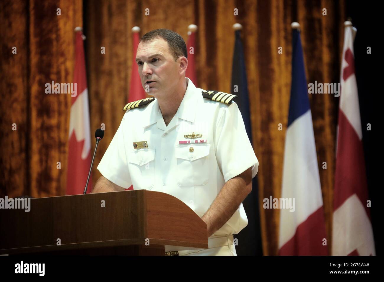 ODESA, UCRAINA - 9 LUGLIO 2021 - Deputy Commodore, Destroyer Squadron 60/Deputy Commander, Task Force 65 il Capitano Kyle Gantt rilascia un discorso durante il giorno Foto Stock