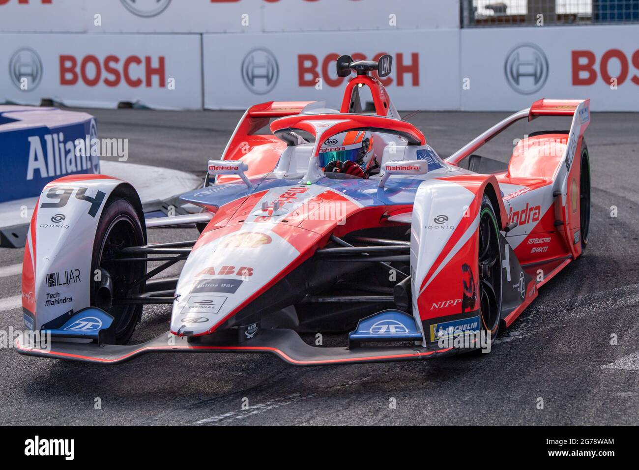 New York, Stati Uniti. 10 luglio 2021. Alex Lynn (auto n. 94) del Mahindra Racing guida durante il Campionato ABB FIA Formula e, New York City e-Prix Round 10 nel quartiere Brooklyn di New York City. Credit: SOPA Images Limited/Alamy Live News Foto Stock