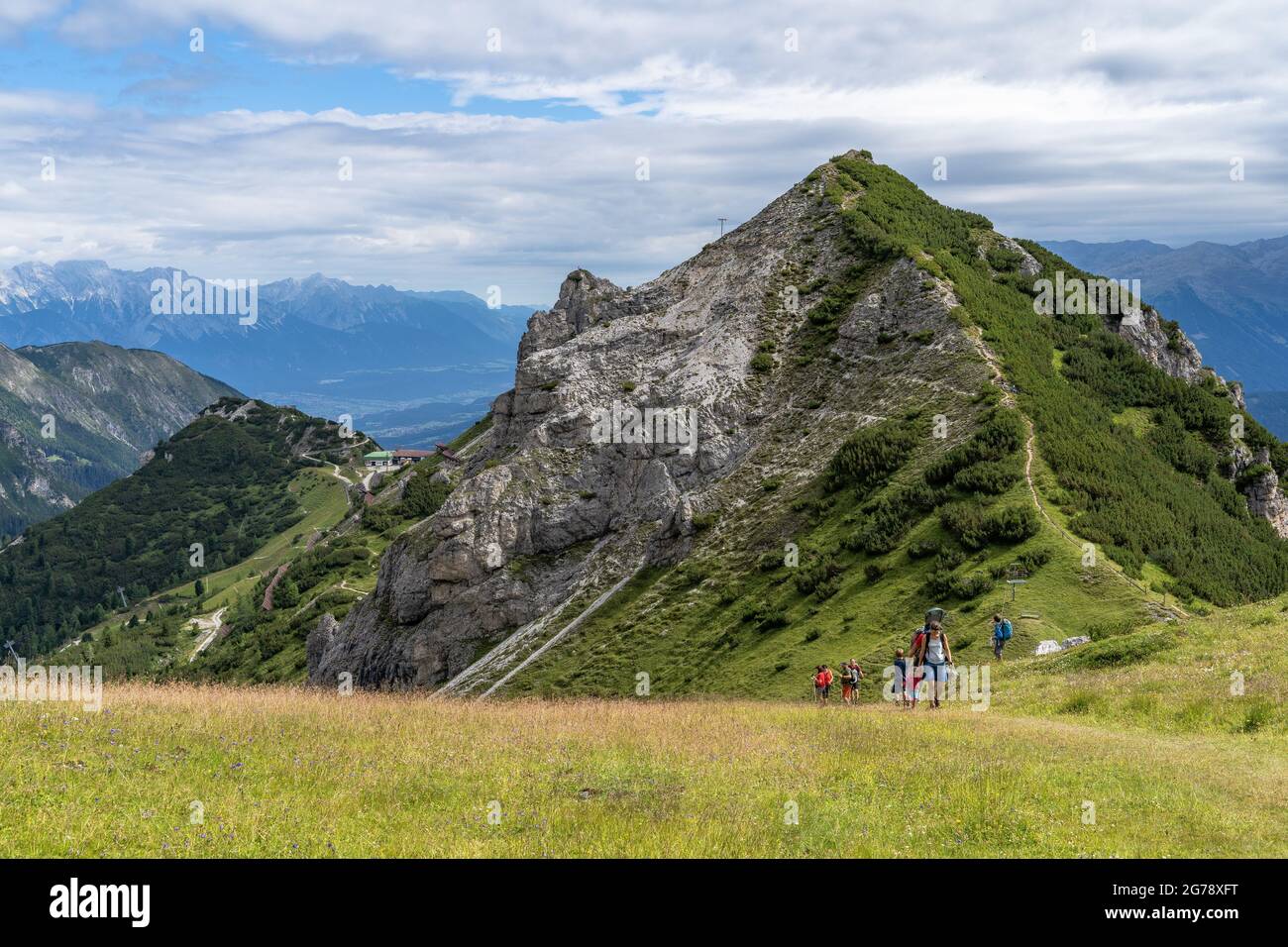 Europa, Austria, Tirolo, Alpi Stubai, vista da Sennjoch a Kreuzjoch e la stazione di Schlick 2000 Foto Stock