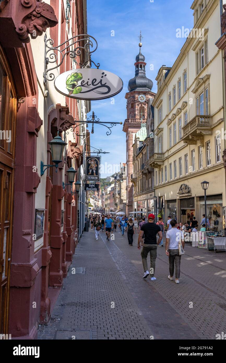 Europa, Germania, Baden-Wuerttemberg, Heidelberg, scena di strada nella zona pedonale del centro storico di Heidelberg Foto Stock