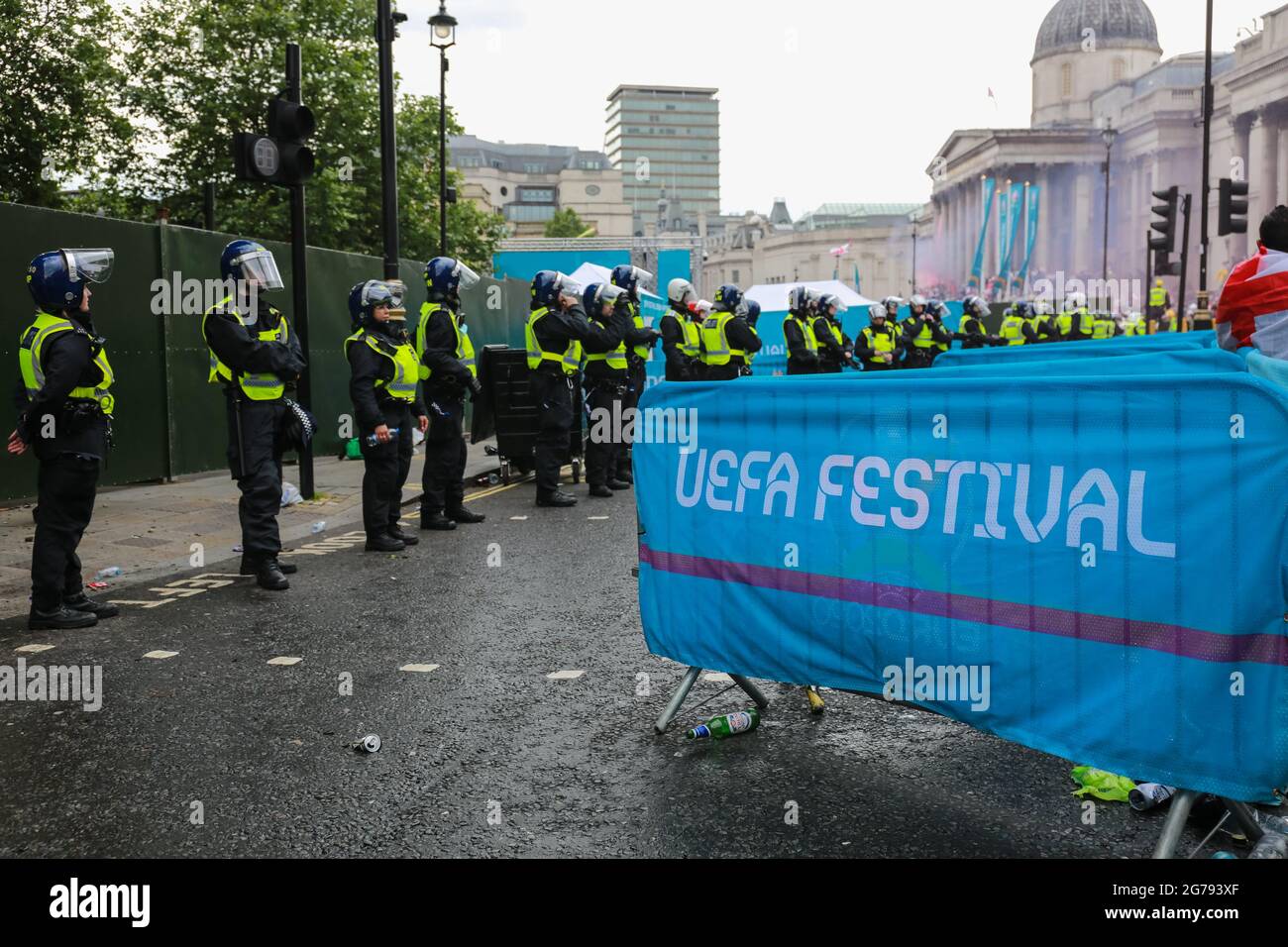 Londra, Regno Unito. 11 luglio 2021. Euro 2020. Gli appassionati di calcio dell'Inghilterra festeggiano a Trafalgar Square in vista della finale Italia / Inghilterra. Credito: Waldemar Sikora Foto Stock