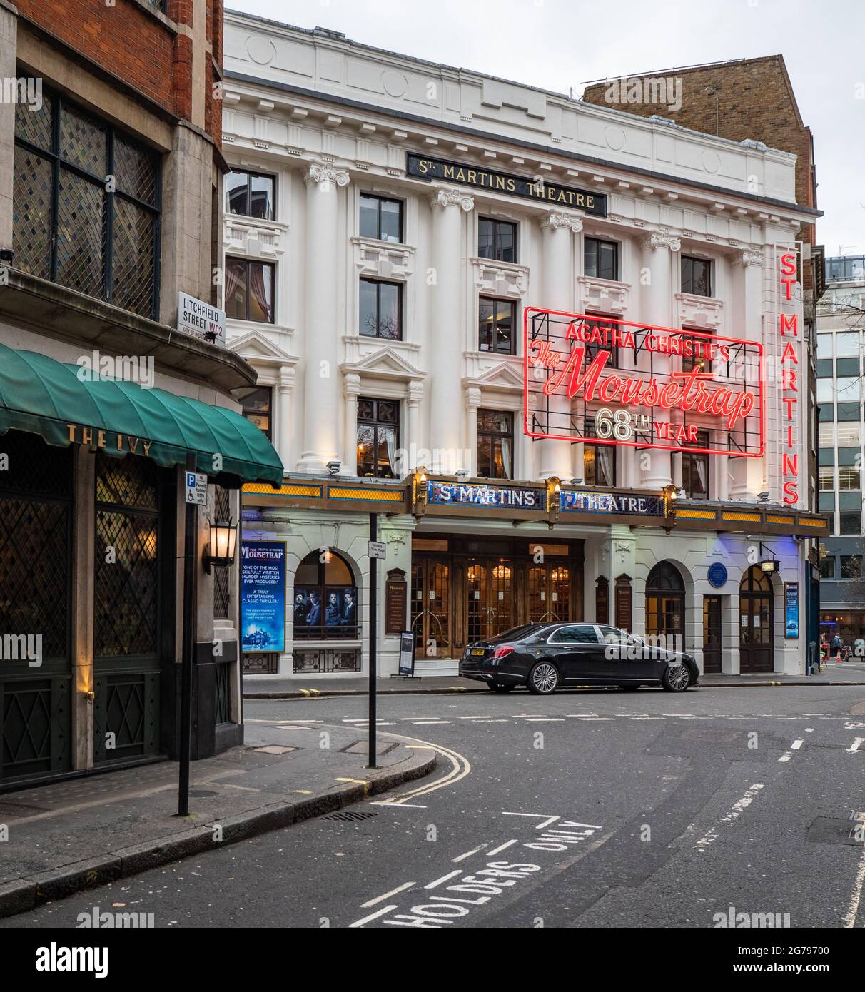 Il quartiere dei teatri del West End di Londra. Il ristorante Ivy conduce al Teatro di San Martino con la produzione 'Mousetrap'. Foto Stock