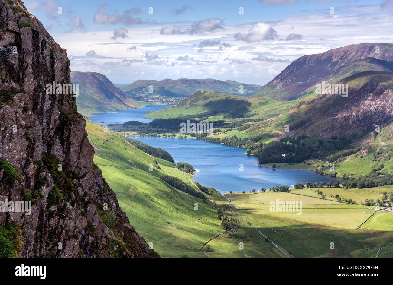 Buttermere e Crummock Water da Warnscale Beck sotto Haystack nel Lake District UK Foto Stock