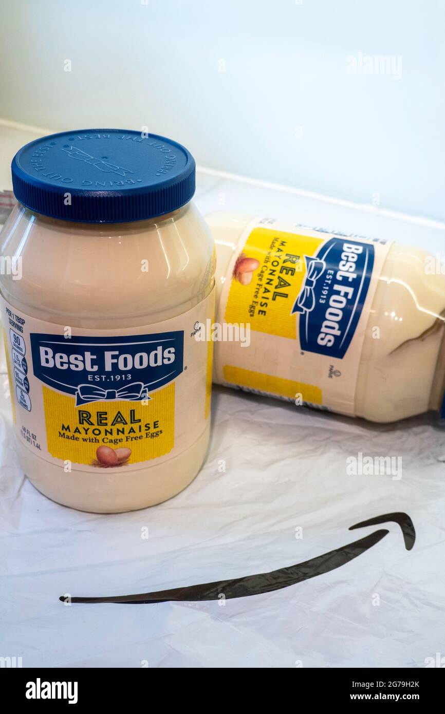 Vasetti di maionese Best Foods consegnati da Amazon, USA Foto Stock