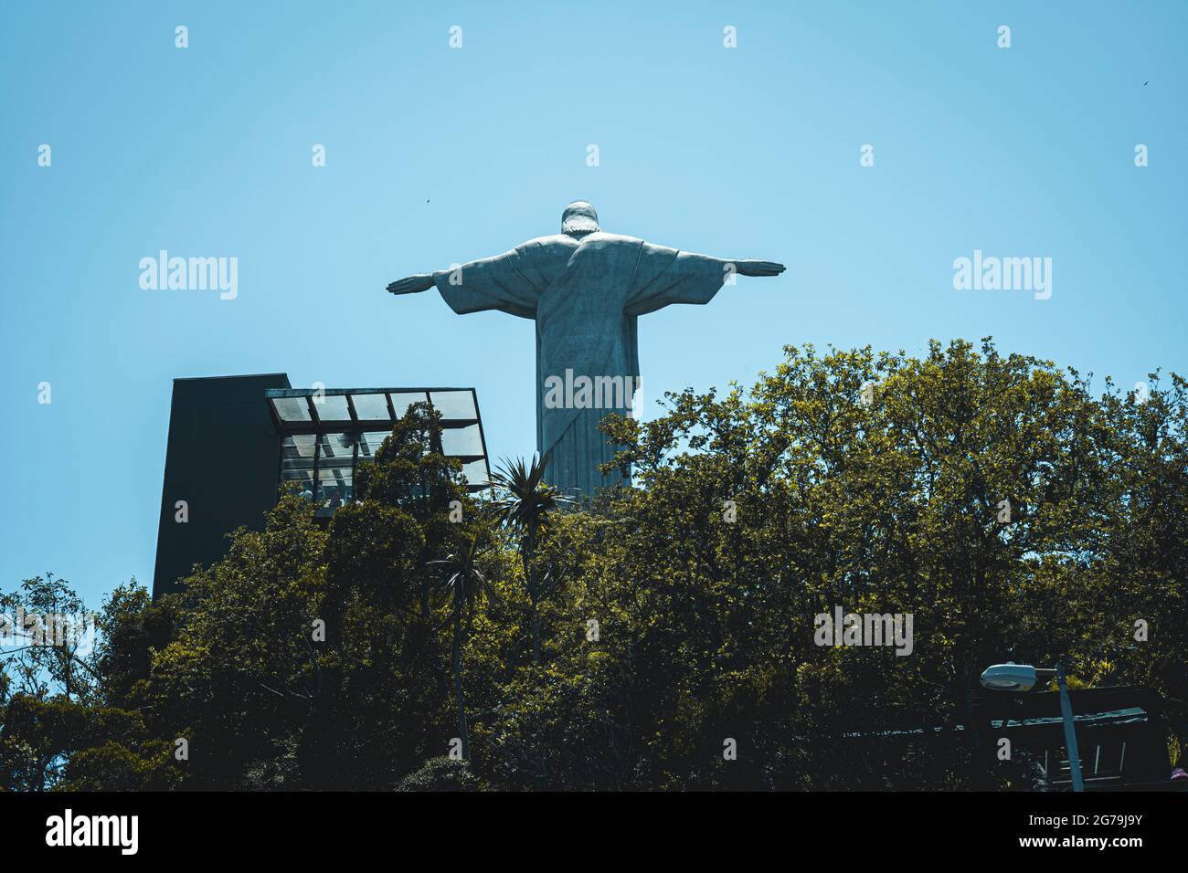 La statua del Cristo Redentore, creata dallo scultore francese Paul Landowski e costruita tra il 1922 e il 1931 in cima al Monte Corcovado a Rio de Janeiro, Brasile. Foto Stock