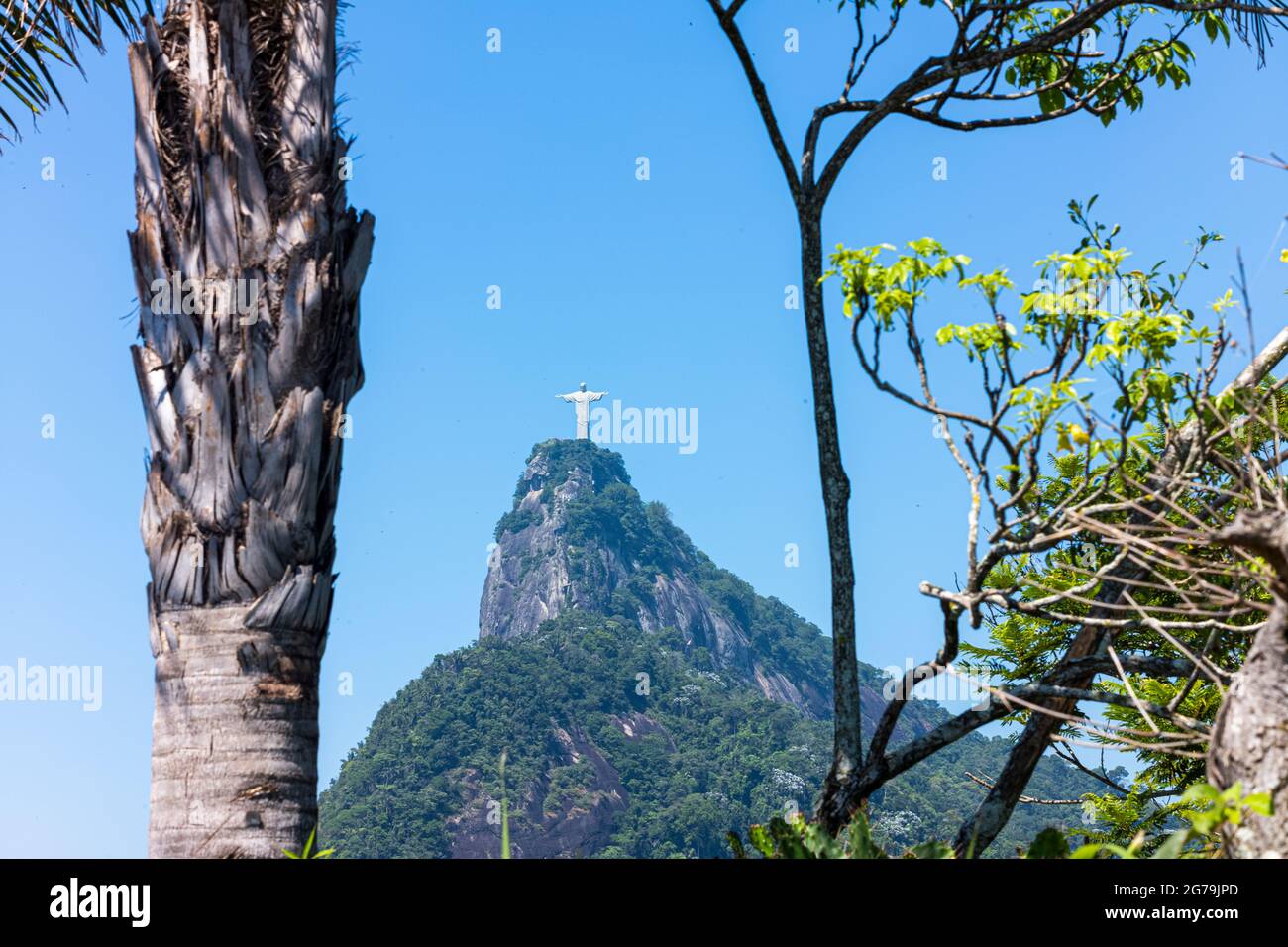 Monte Corcovado e Statua di Cristo visto da (eliporto) Mirante Dona Marta nel Parco Nazionale di Tijuca, Rio de Janeiro, Brasile Foto Stock