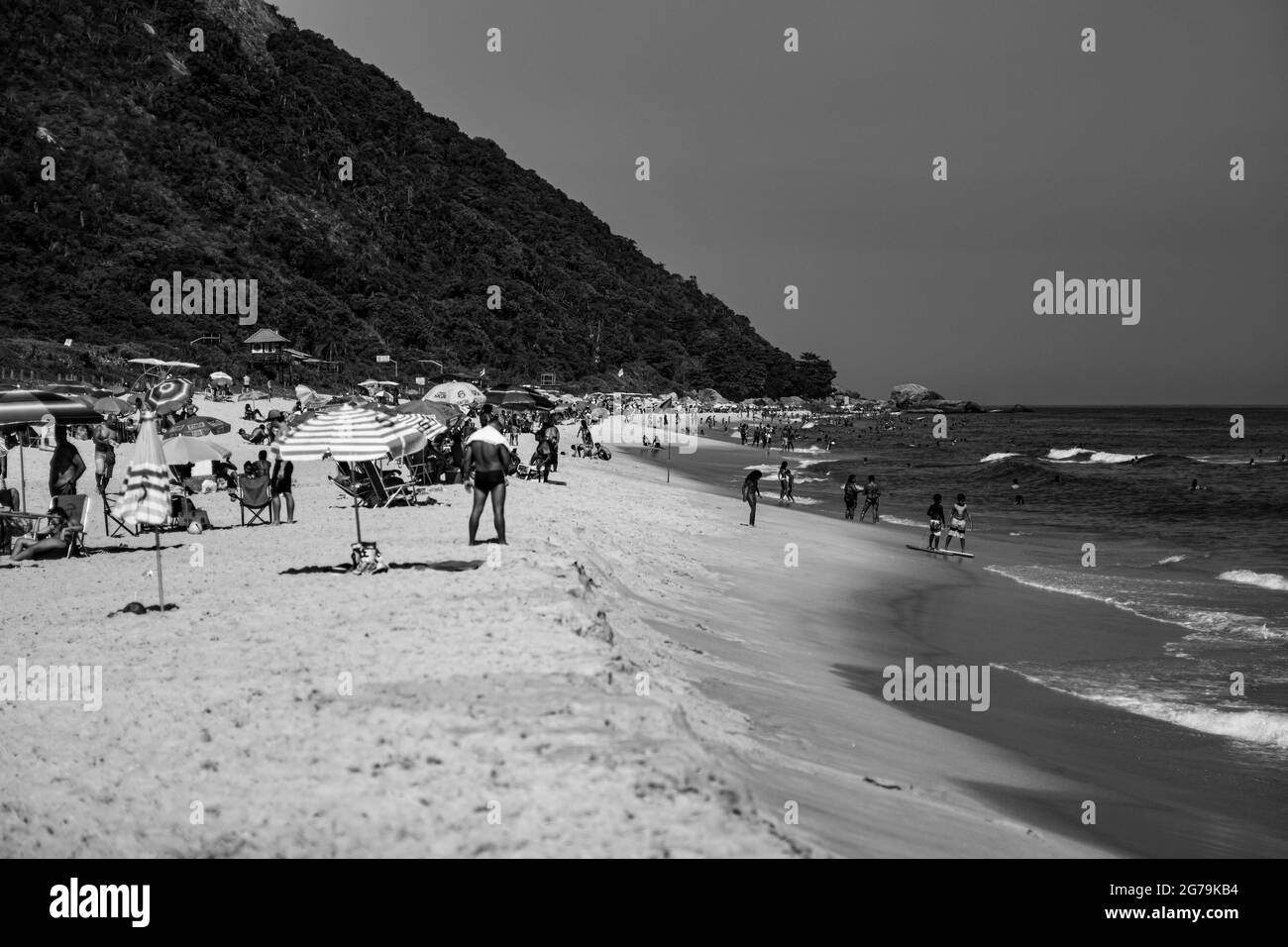 Beachlife alla spiaggia di Grumari sul lato ovest di Rio de Janeiro, Brasile, Sud America, Brasile Foto Stock