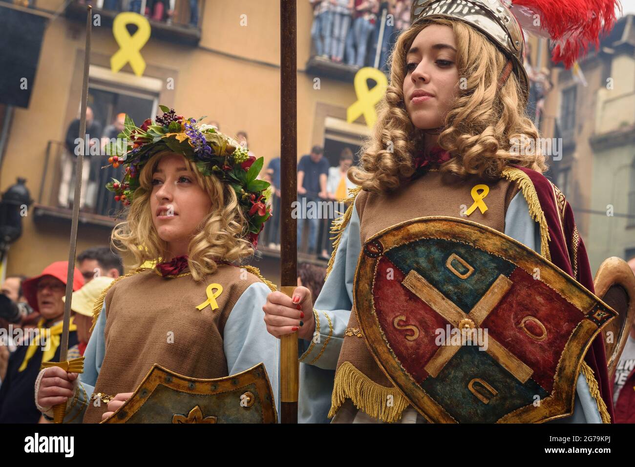 Danza dei maces e Àngels (Angeli) nel festival Patum de Berga, patrimonio culturale immateriale mondiale dell'UNESCO (Barcellona, Catalogna, Spagna) Foto Stock