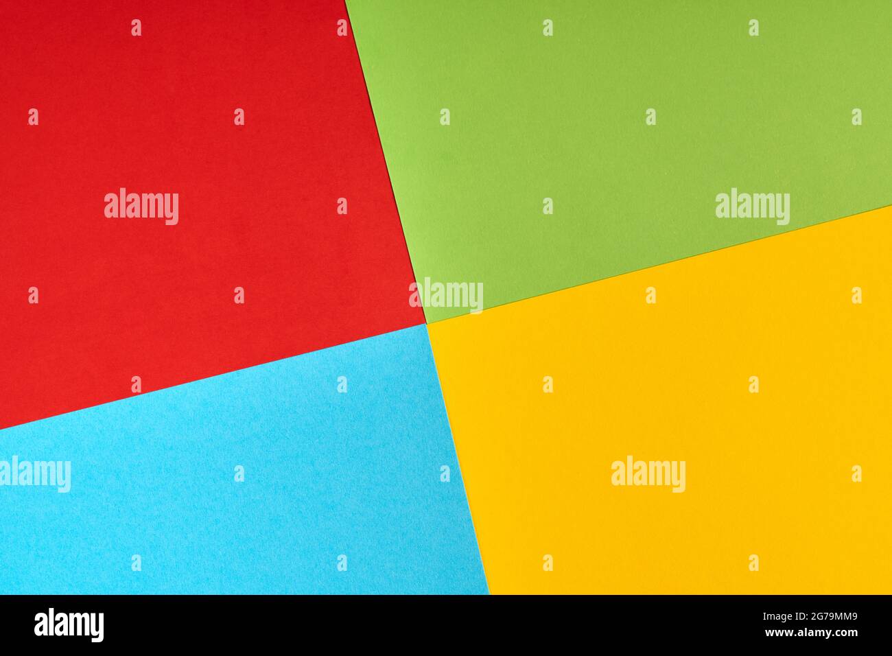 Carte in colori di famosa società di computer, il logo del produttore di software. Colori della carta rosso, verde, blu e giallo. Concetto di logo aziendale. Astrac Foto Stock