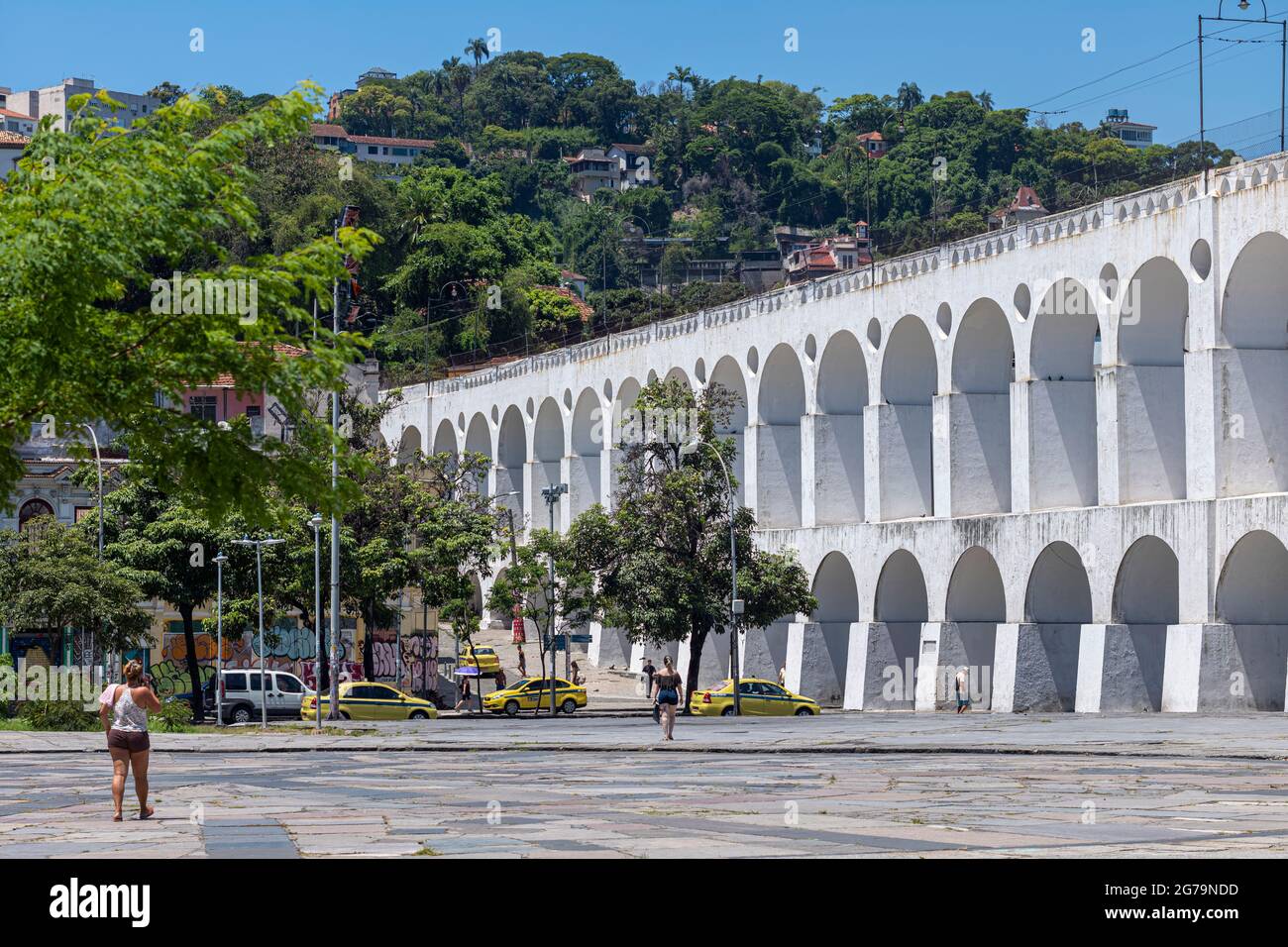 L'acquedotto Carioca è stato costruito a metà del 18 ° secolo ed è anche chiamato Arcos da Lapa (archi Lapa) a Rio de Janeiro, Brasile Foto Stock