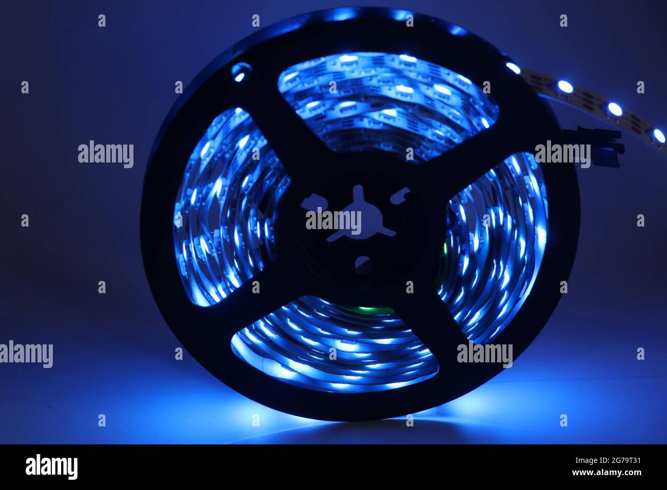 Striscia di luci a LED in un rotolo per decorazioni domestiche, feste di natale e Capodanno Foto Stock