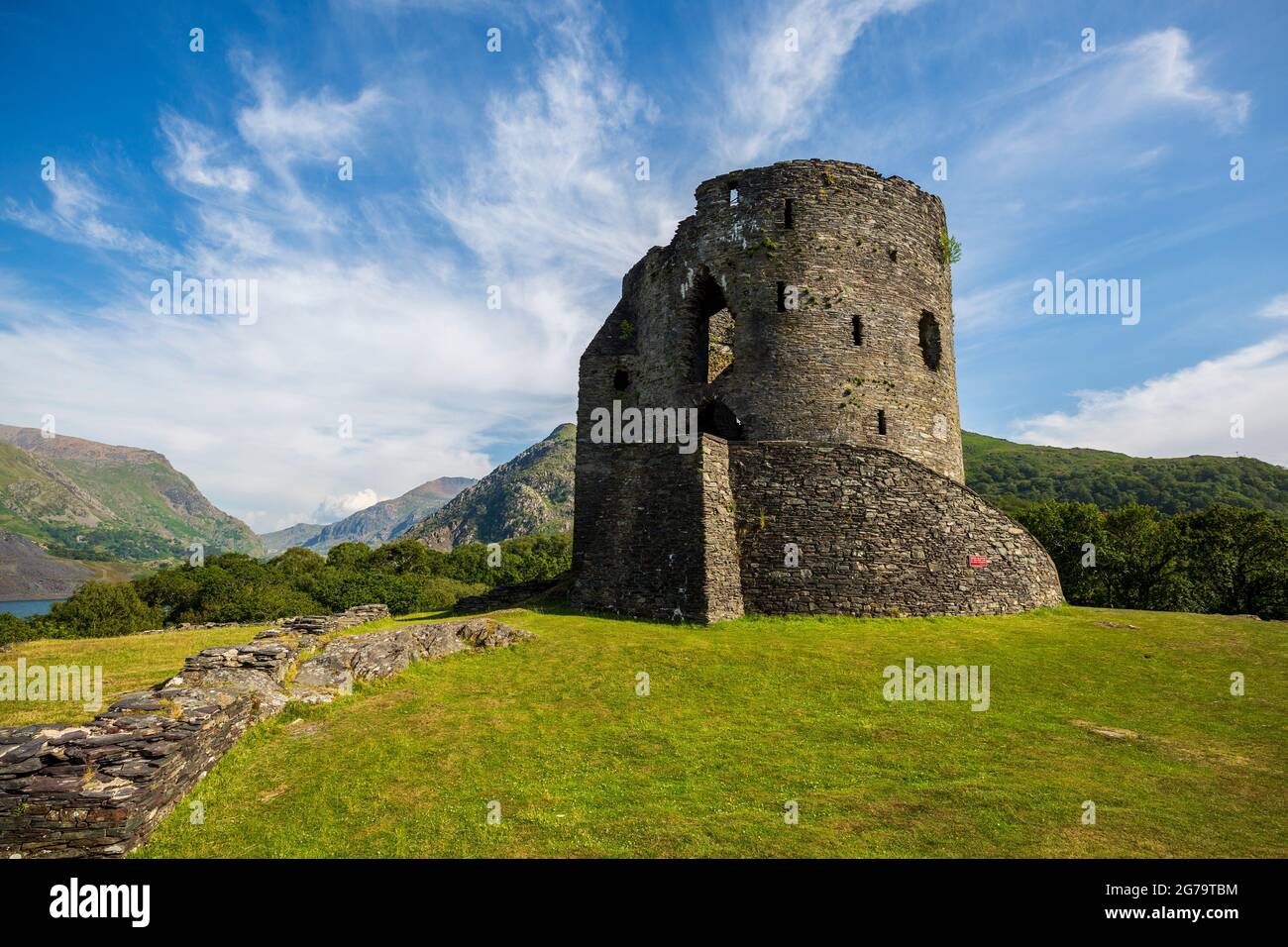 Il Torrione del Castello di Dolbadarn che custodisce il Passo Llanberis, Gwynedd, Galles del Nord Foto Stock