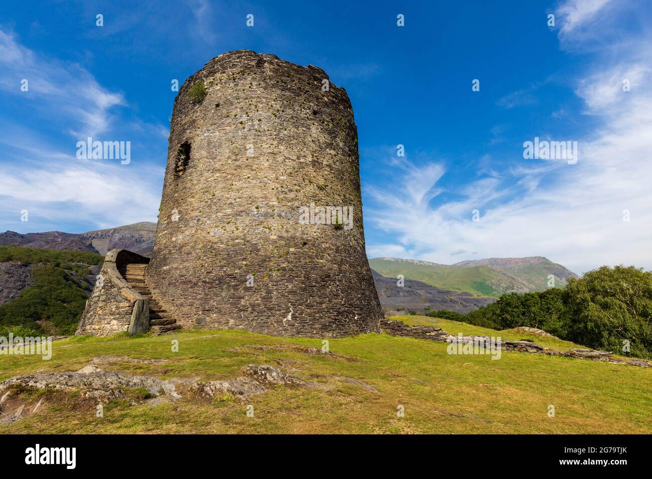 Il Torrione del Castello di Dolbadarn che custodisce il Passo Llanberis, Gwynedd, Galles del Nord Foto Stock