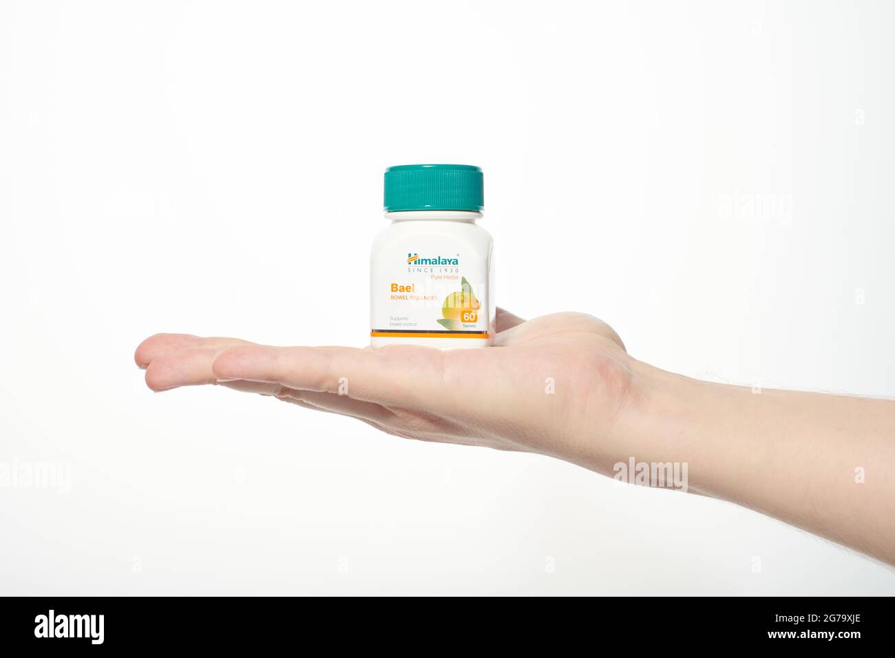 KALININGRAD, RUSSIA - 03.07.2020 - Himalaya Bael ayurveda integratore alimentare per il movimento intestinale migliorando la flora intestinale e aiutando diges sani Foto Stock