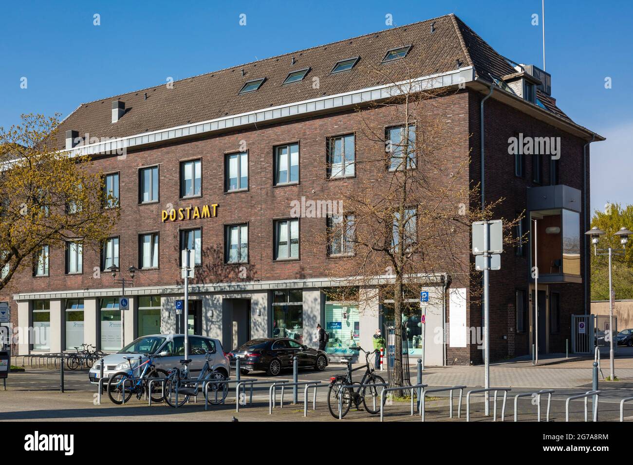 Germania, Oberhausen, Oberhausen-Sterkrade, zona della Ruhr, basso Reno, Renania settentrionale-Vestfalia, NRW, ex ufficio postale, Deutsche Post, Ufficio postale di Arnold-Rademacher-Platz, edificio in mattoni, oggi Aerztehaus, centro medico, Oberhausen Sterkrade Practice Group Foto Stock