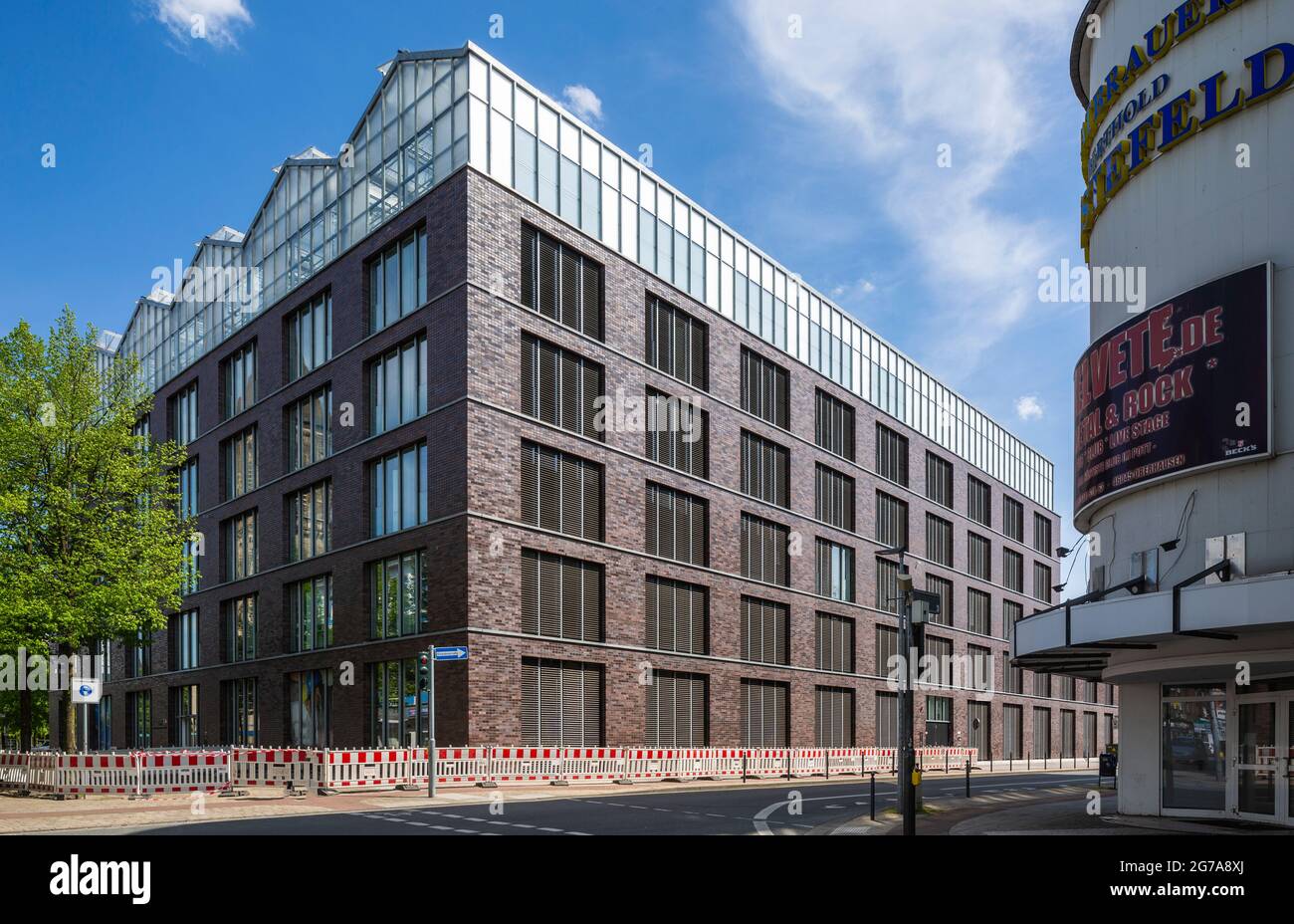 Germania, Oberhausen, Alt-Oberhausen, zona della Ruhr, basso Reno, Renania, Renania settentrionale-Vestfalia, NRW, centro di lavoro Oberhausen con serra sul tetto, ufficio di lavoro, edificio in mattoni con tetto in vetro Foto Stock