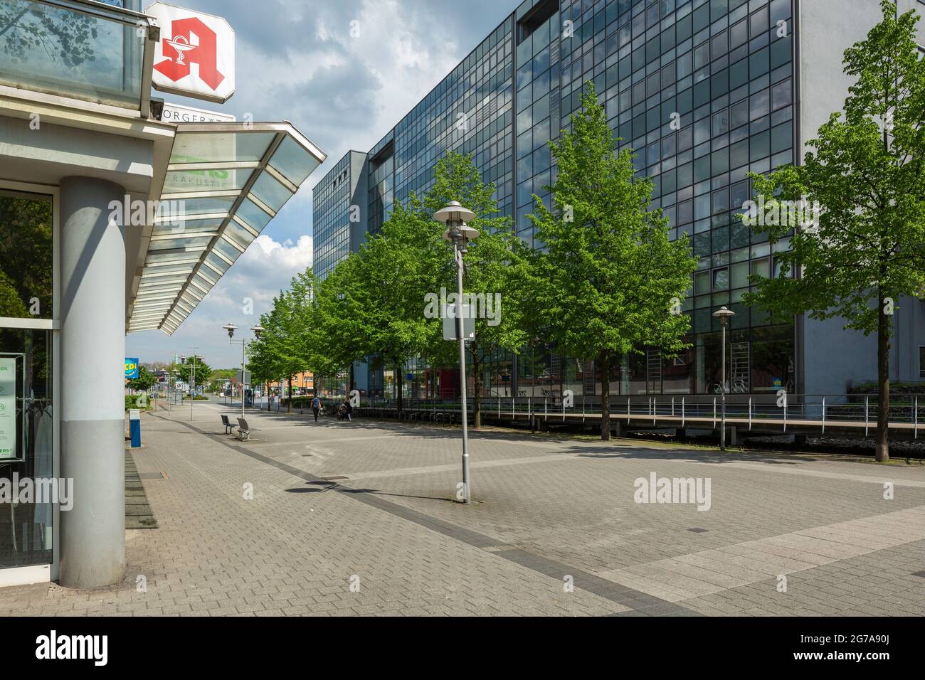 Germania, Oberhausen, Oberhausen-Sterkrade, zona della Ruhr, basso Reno, Renania settentrionale, Renania settentrionale-Vestfalia, Renania settentrionale-Vestfalia, Municipio tecnico sulla Bahnhofstrasse, ex edificio amministrativo di Gutehoffnungshuette e MAN GHH Foto Stock