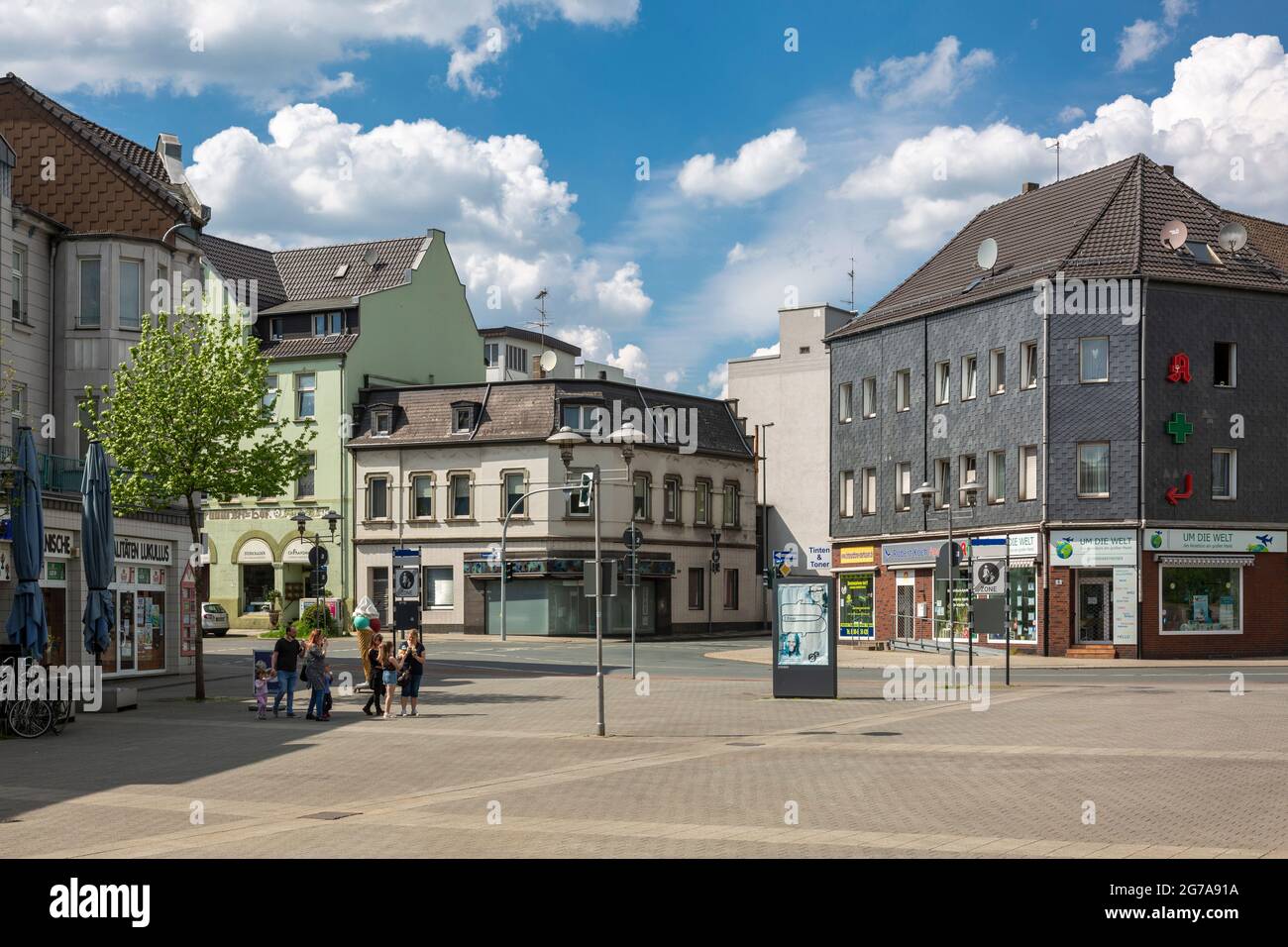 Germania, Oberhausen, Oberhausen-Sterkrade, zona della Ruhr, basso Reno, Renania, Renania settentrionale-Vestfalia, Renania settentrionale-Vestfalia, Grosser Markt, piazza del mercato, Edifici residenziali e commerciali, vista su Eugen-Zur-Nieden-Ring angolo Steinbrinkstrasse Foto Stock