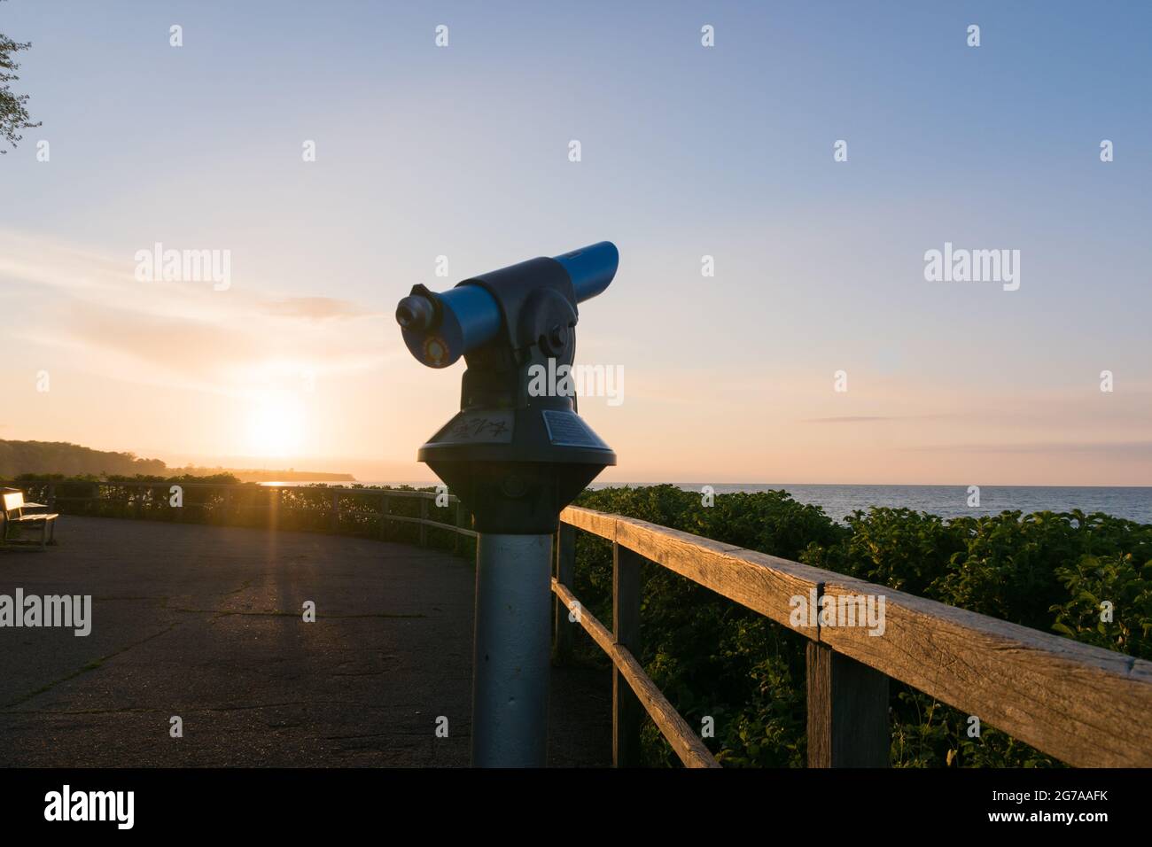 Tramonto sulla piattaforma di osservazione a Bülk, Strande, Germania settentrionale, Germania Foto Stock