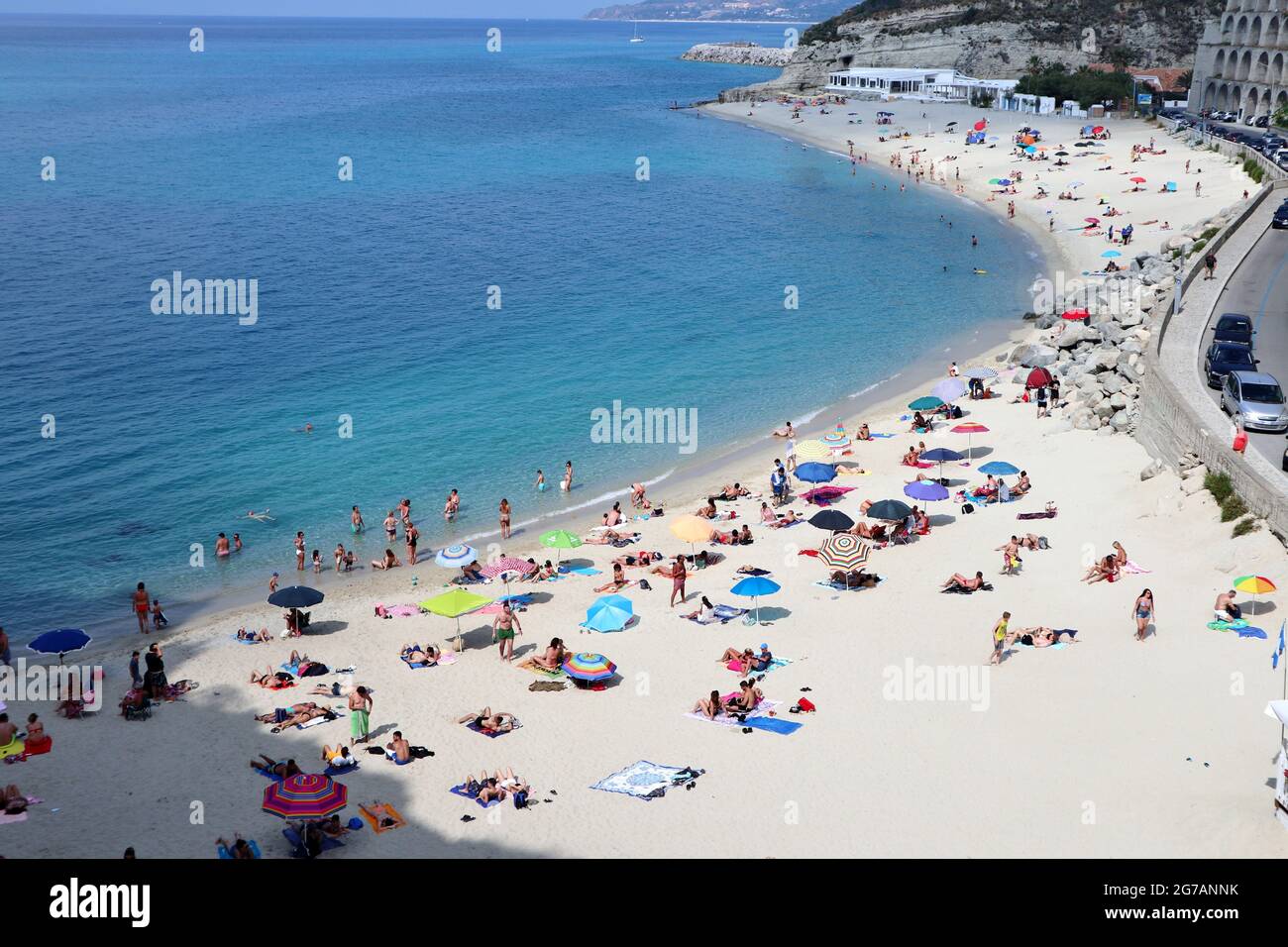 Tropea - Panorama della spiaggia dalla scalinata di accesso al Santuario Foto Stock