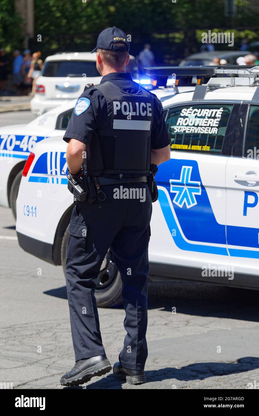 Un agente di polizia di Montreal in servizio. Quebec, Canada Foto Stock