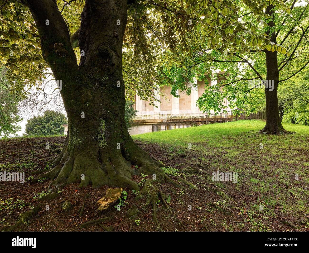 Capitale dello Stato, città universitaria, città di residenza, luogo di interesse, luogo di interesse storico, monumento, elencato, protezione dei monumenti, Leo von Klenze, Re Ludovico i di Baviera, Wittelsbacher, amministrazione di palazzo bavarese, a tre ali, Doric, Sala dorica con colonne, sala con colonne, sala, versante Isar, Theresienwiese, park, Park, lato nord-ovest Foto Stock
