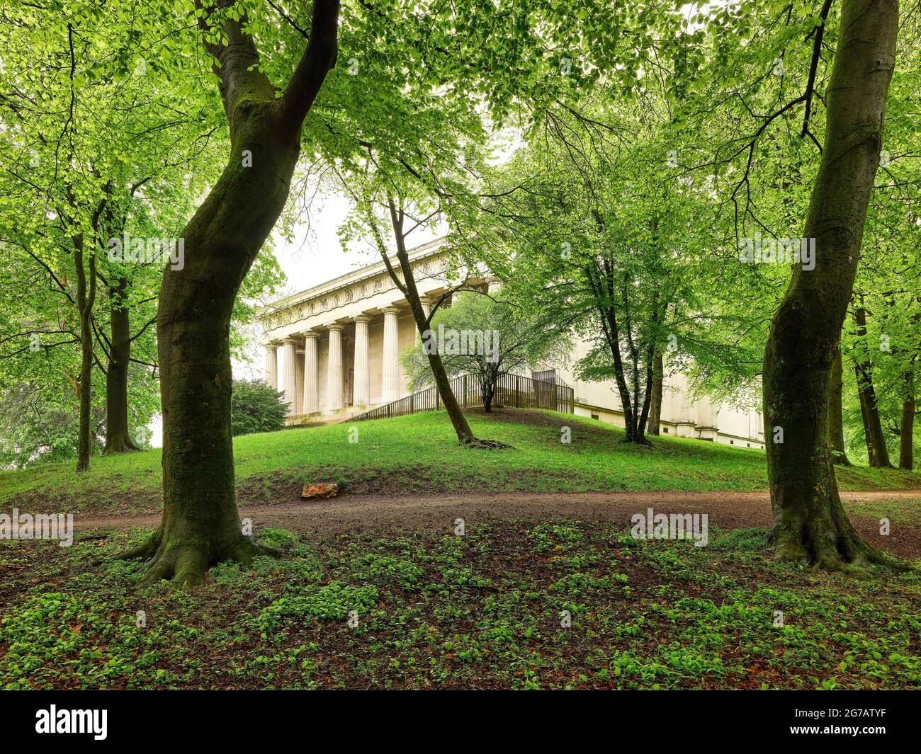 Capitale dello Stato, città universitaria, città di residenza, luogo di interesse, luogo di interesse storico, monumento, elencato, protezione dei monumenti, Leo von Klenze, Re Ludovico i di Baviera, Wittelsbacher, amministrazione di palazzo bavarese, a tre ali, Doric, Sala dorica con colonne, sala con colonne, sala, versante Isar, Theresienwiese, park, Park, lato nord-ovest Foto Stock