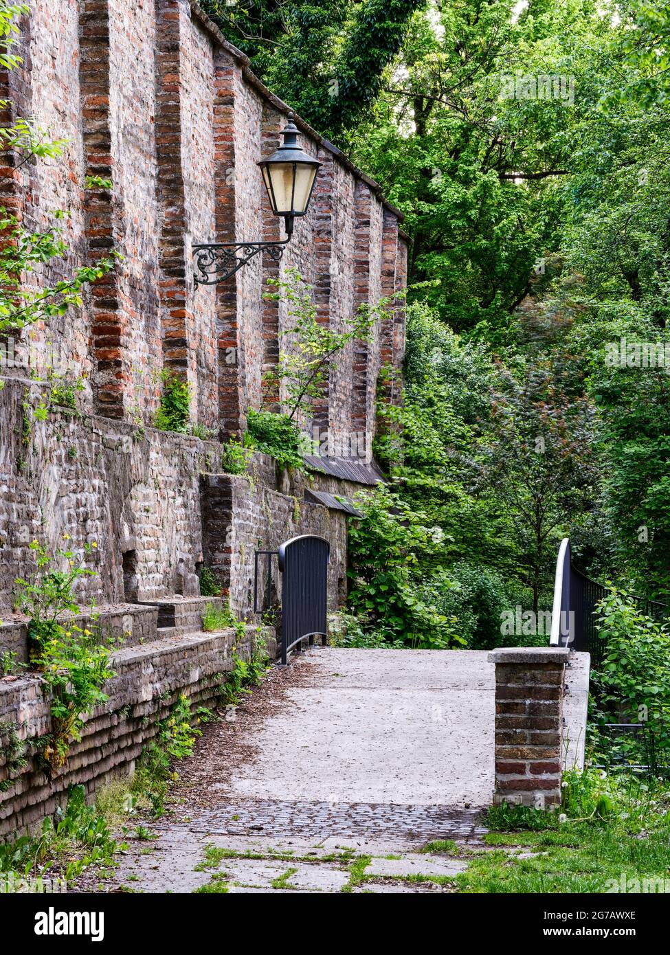 Vista, vista storica, mura della città, fortificazione della città, fortificazione storica della città, Parete in clinker, parete in mattoni, Lueginsland Foto Stock