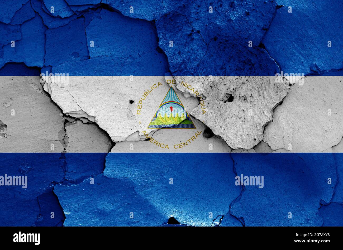 Bandiera del Nicaragua dipinta su parete fessurata Foto Stock