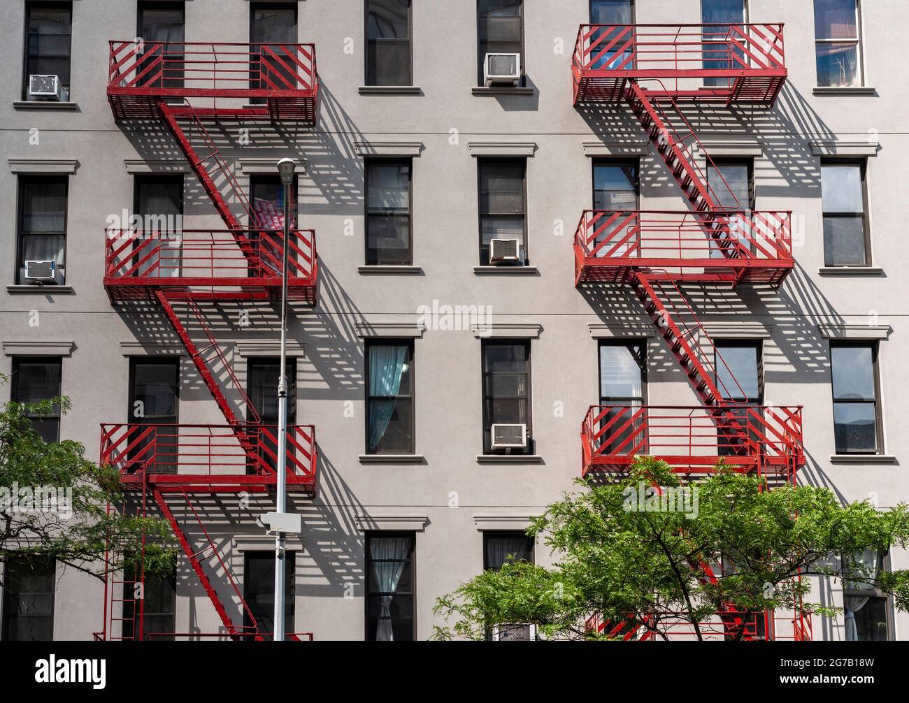 Edifici di appartamenti nel quartiere Upper West Side di New York domenica 4 luglio 2021 (© Richard B. Levine) Foto Stock