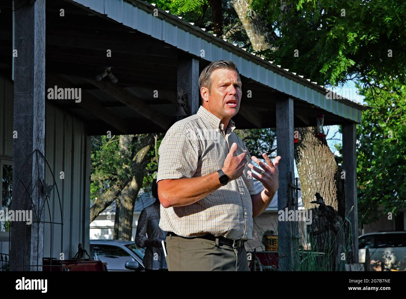 L'ex Segretario di Stato del Kansas Kris Kobach ora candidato al Procuratore Generale del Kansas si rivolge ai membri del Partito Repubblicano della Contea di Lione durante il picnic annuale 11 luglio 2021 in Kansas. Credito: Mark Reinstein/MediaPunch Foto Stock