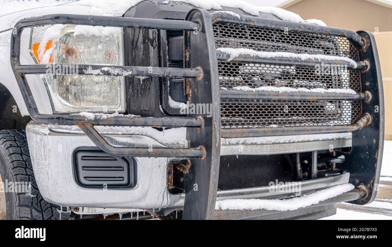 Car bumper guard immagini e fotografie stock ad alta risoluzione - Alamy