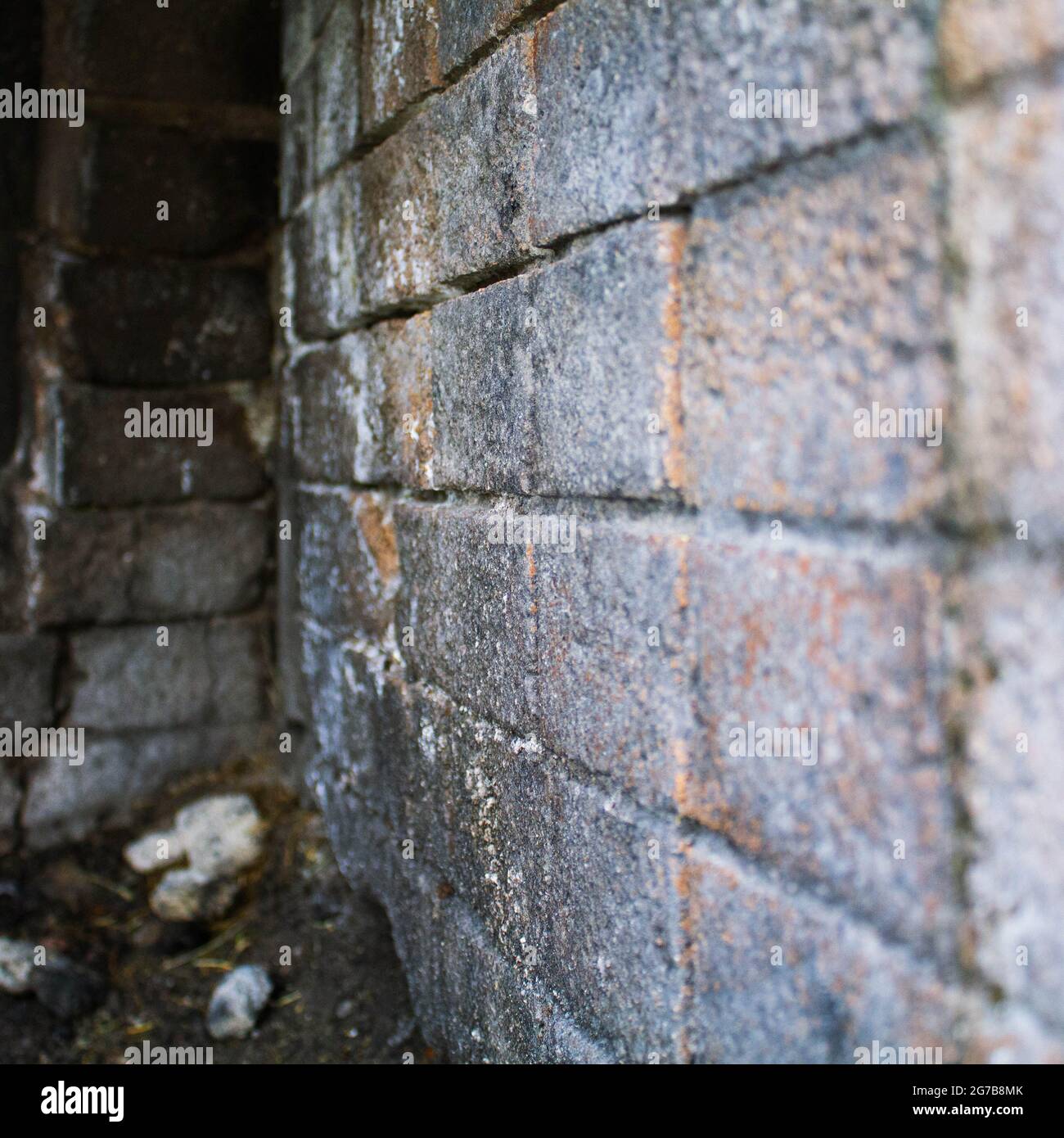 Muro di pietra vicino alla fossa del fuoco Foto Stock