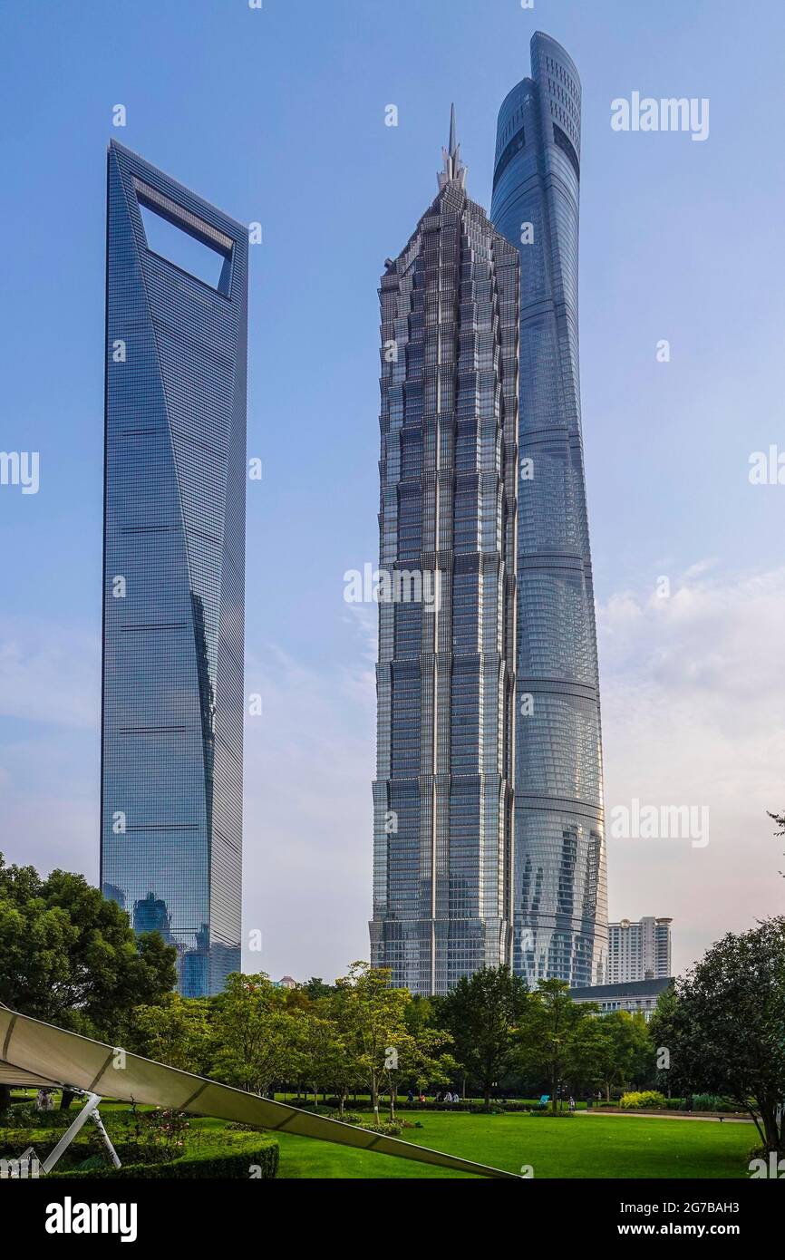 I grattacieli più alti della zona economica speciale di Pudong: Il World Financial Center di Shanghai, soprannominato l'apribottiglie a 492 metri, Jin Mao Foto Stock
