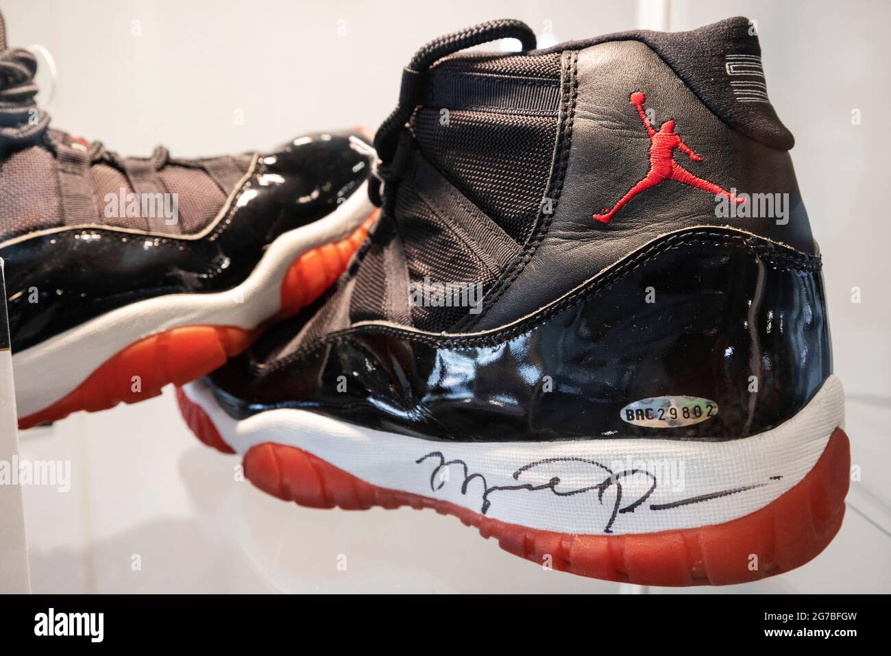 Los Angeles, Stati Uniti. 12 luglio 2021. Sports Legends Auction tenuta  all'asta di Julien. Cimeli sportivi firmati da leggende dello sport tra cui  divise, palle e carte. Firmato il gioco indossato Michael