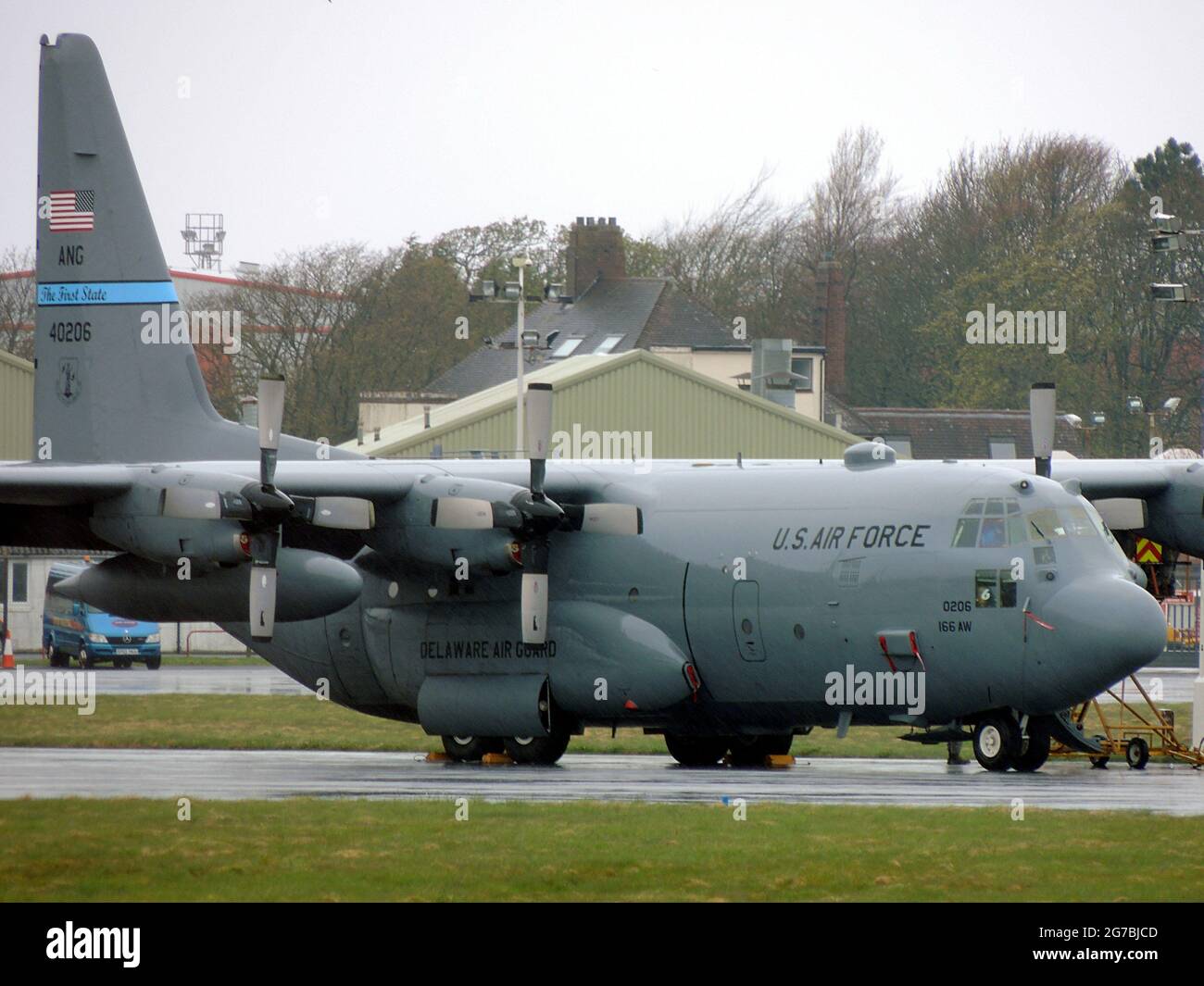 84-0206, un Lockheed C-130H Hercules gestito dalla US Air Force (Delaware Air National Guard), presso un aeroporto Prestwick molto umido ad Ayrshire, Scozia. Foto Stock