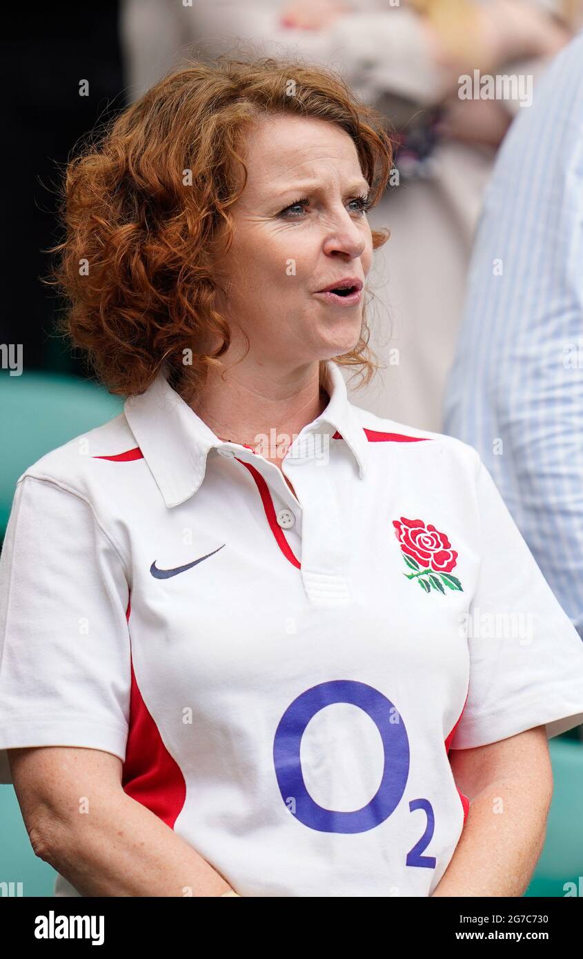 Tifosi d'Inghilterra cantano il loro inno nazionale prima della partita Inghilterra -V- Rugby Canada sabato 10 luglio 2021 al Twickenham Stadium, Middlesex, Uniti Foto Stock