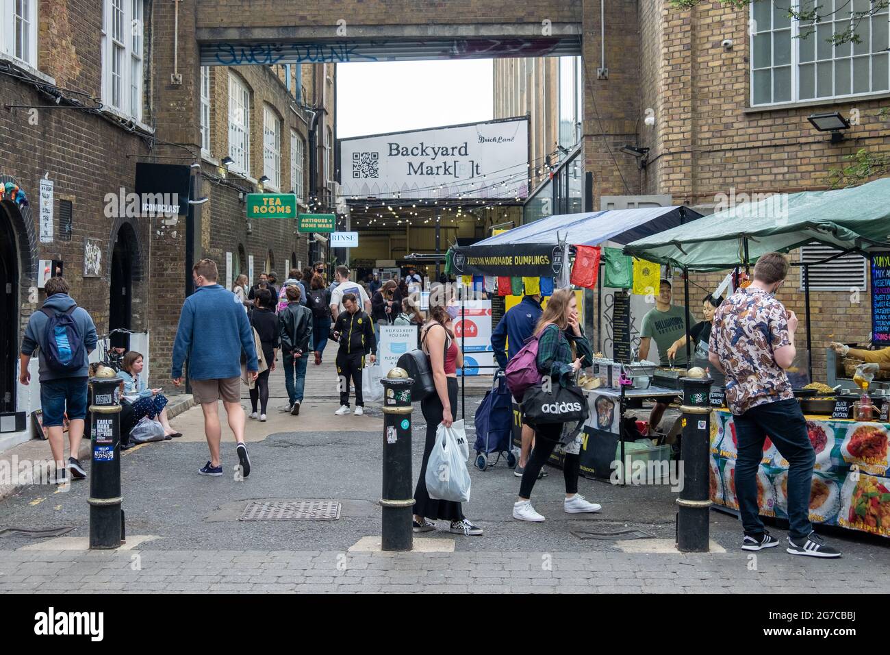 Londra- Luglio 2021: Mercato cortile fuori Brick Lane a Shoreditch Foto Stock