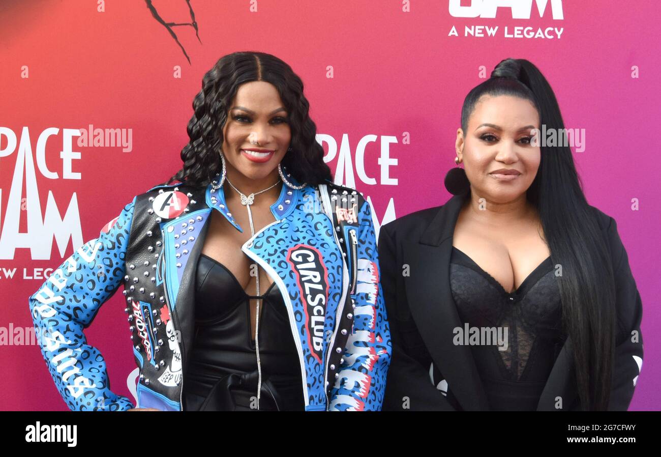 Los Angeles, California, USA 12 luglio 2021 i cantanti Sandra Jacqueline Denton e Cheryl Renee James di Salt-N-Pepa partecipano alla prima mondiale di Warner Bros. Pictures 'Space Jam: A New Legacy' a Regal L.A. LIVE at 800 W. Olympic Blvd il 12 luglio 2021 a Los Angeles, California, USA. Foto di Barry King/Alamy Live News Foto Stock